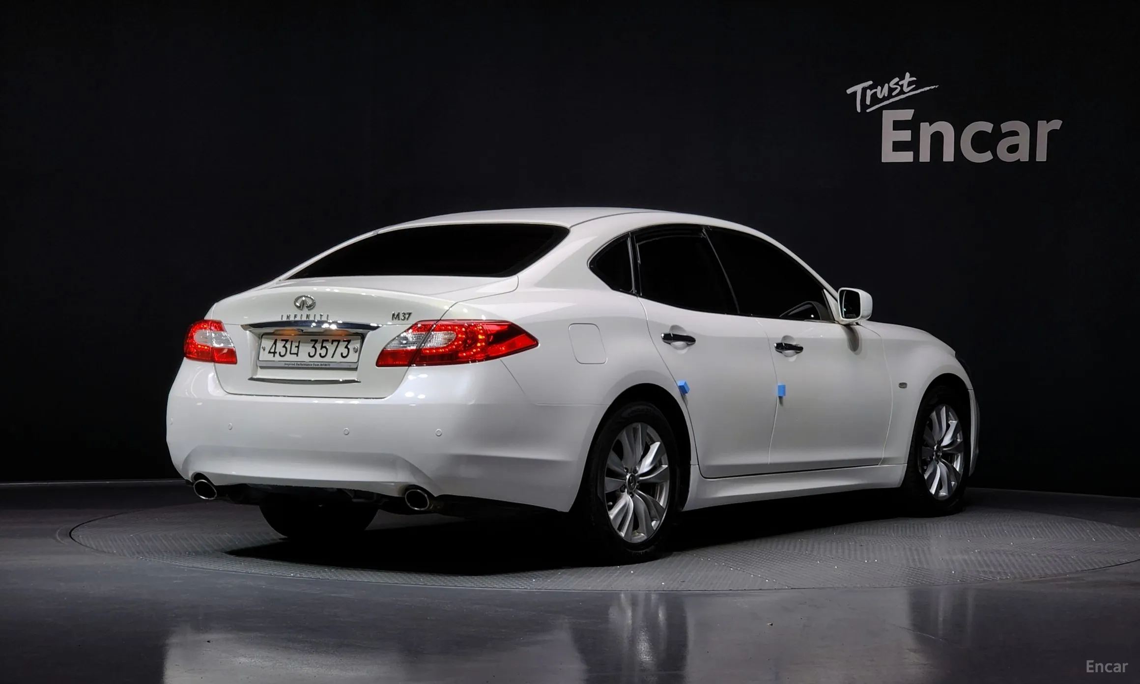Infiniti M37