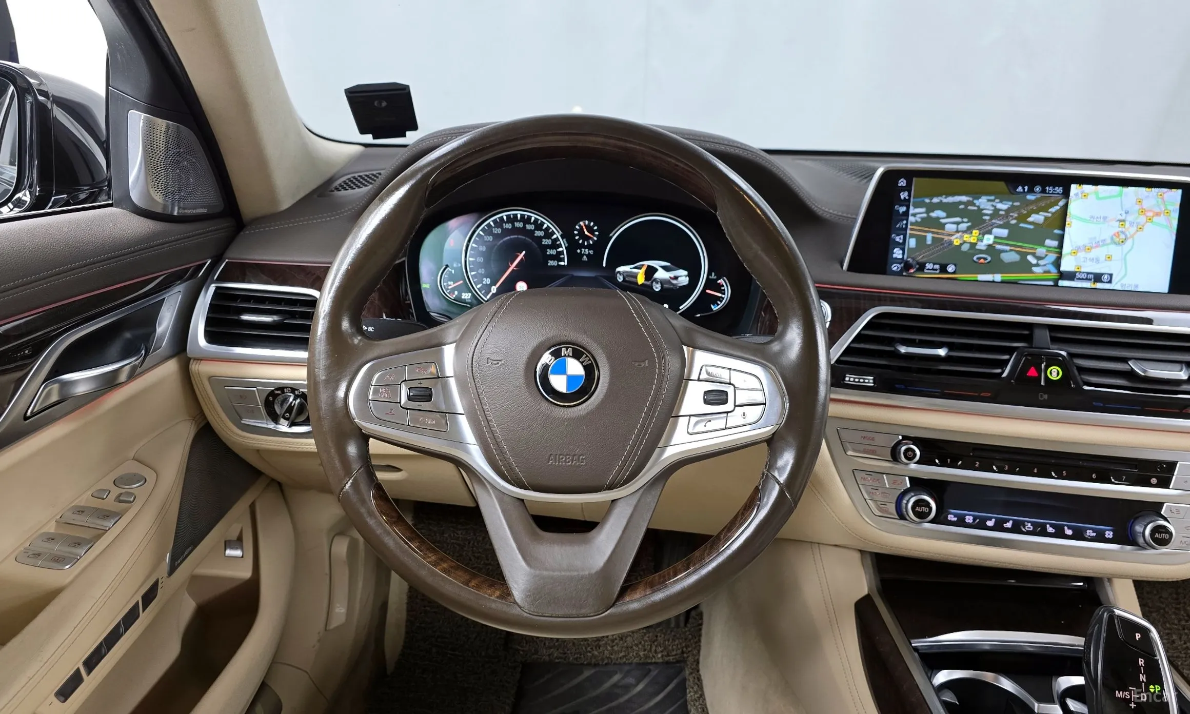 BMW 7 Series (G11) превью 13