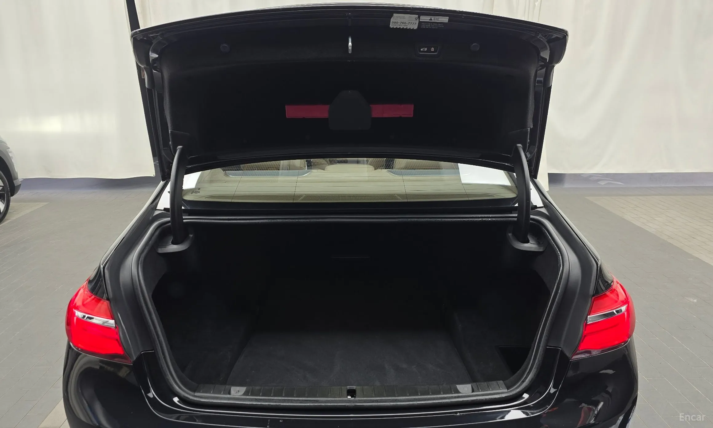 BMW 7 Series (G11) превью 20