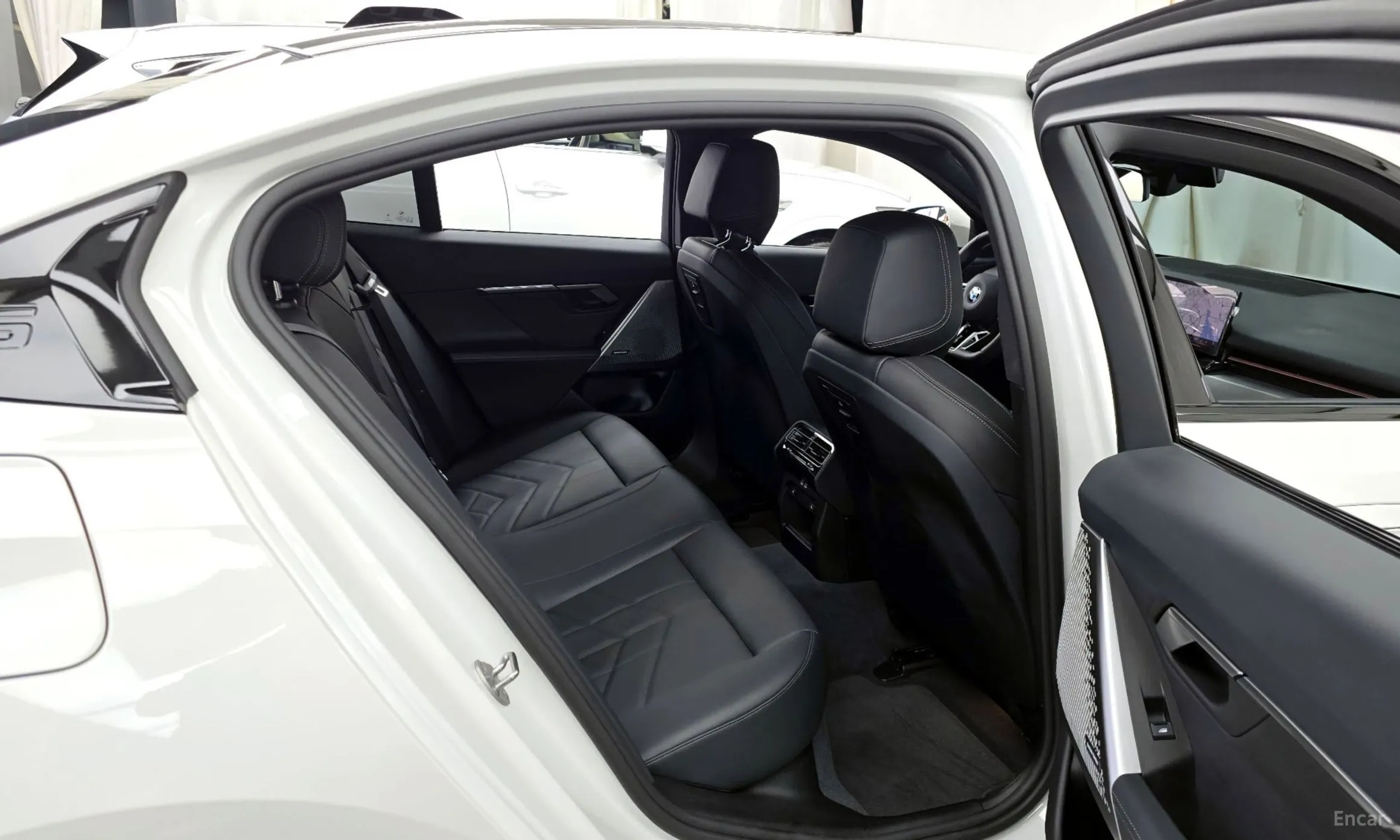 BMW 5 Series (G60) превью 10