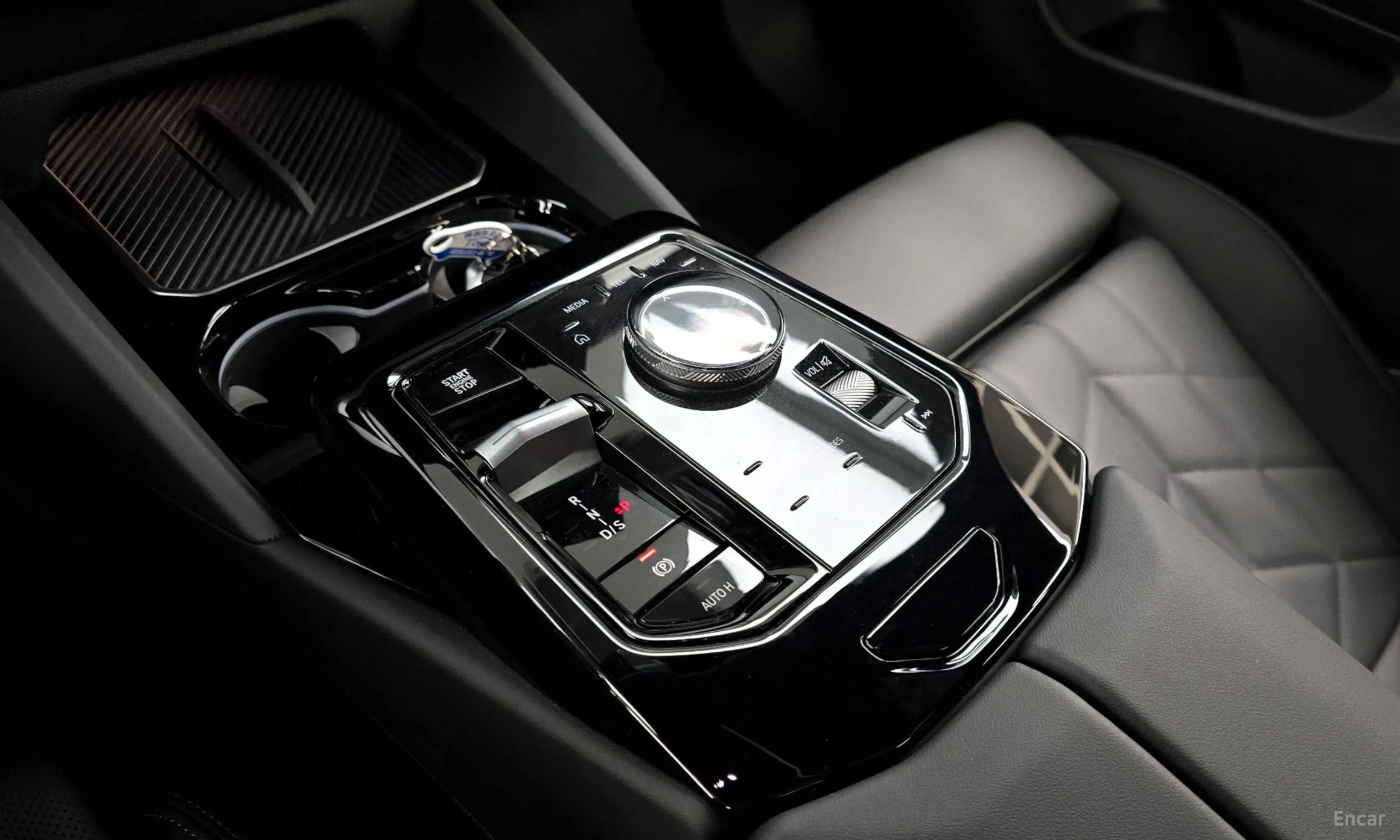 BMW 5 Series (G60) превью 12