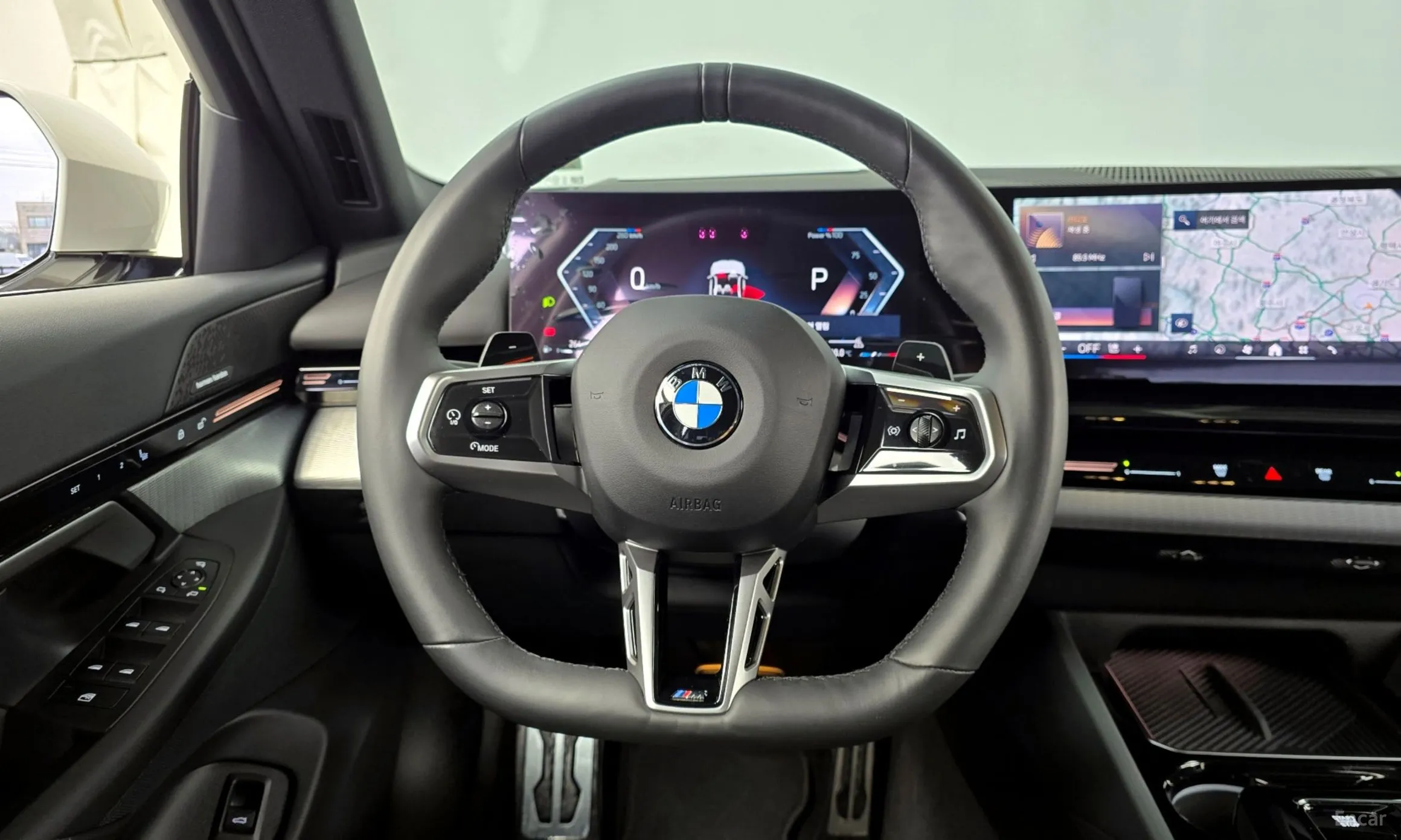 BMW 5 Series (G60) превью 13
