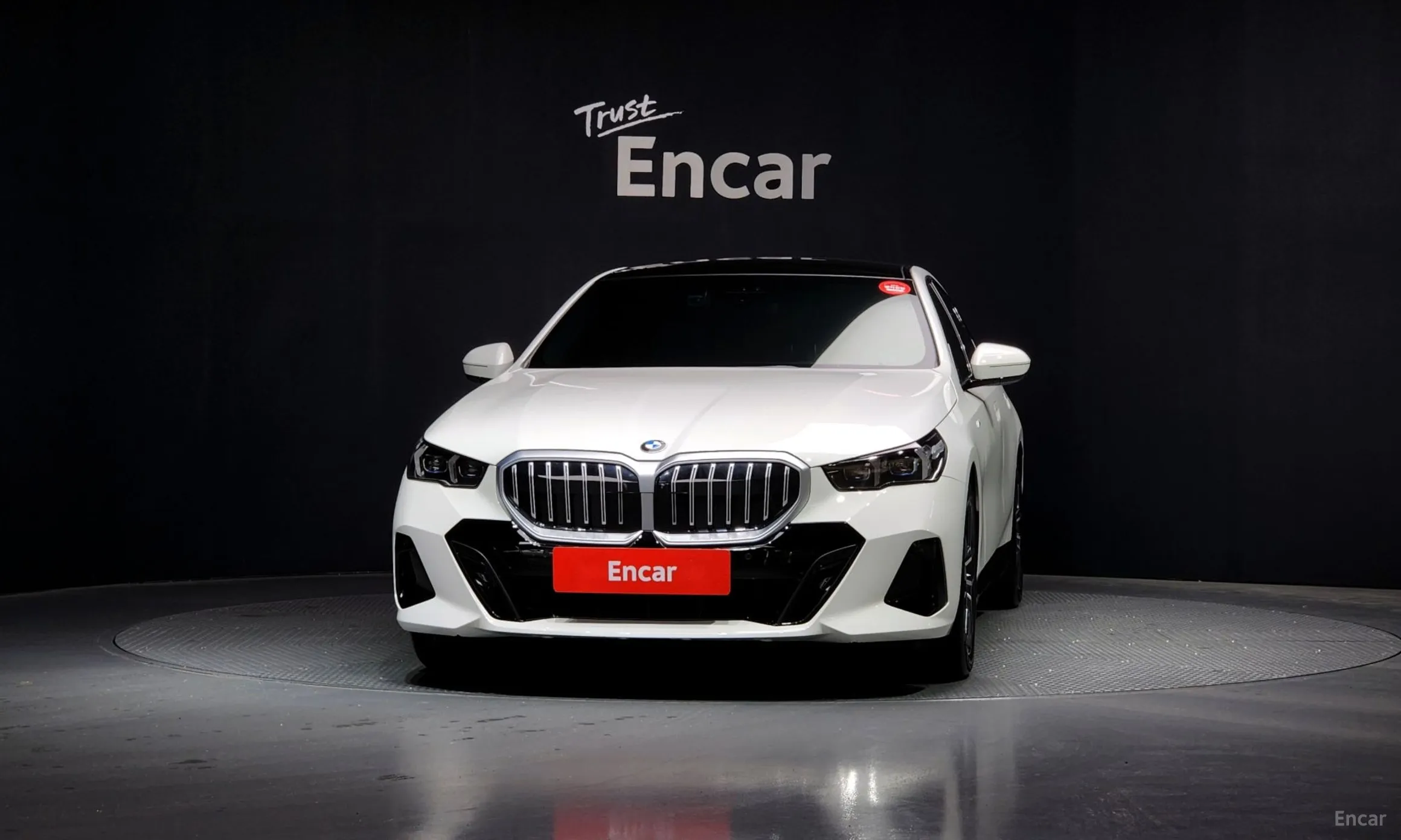 BMW 5 Series (G60) превью 3