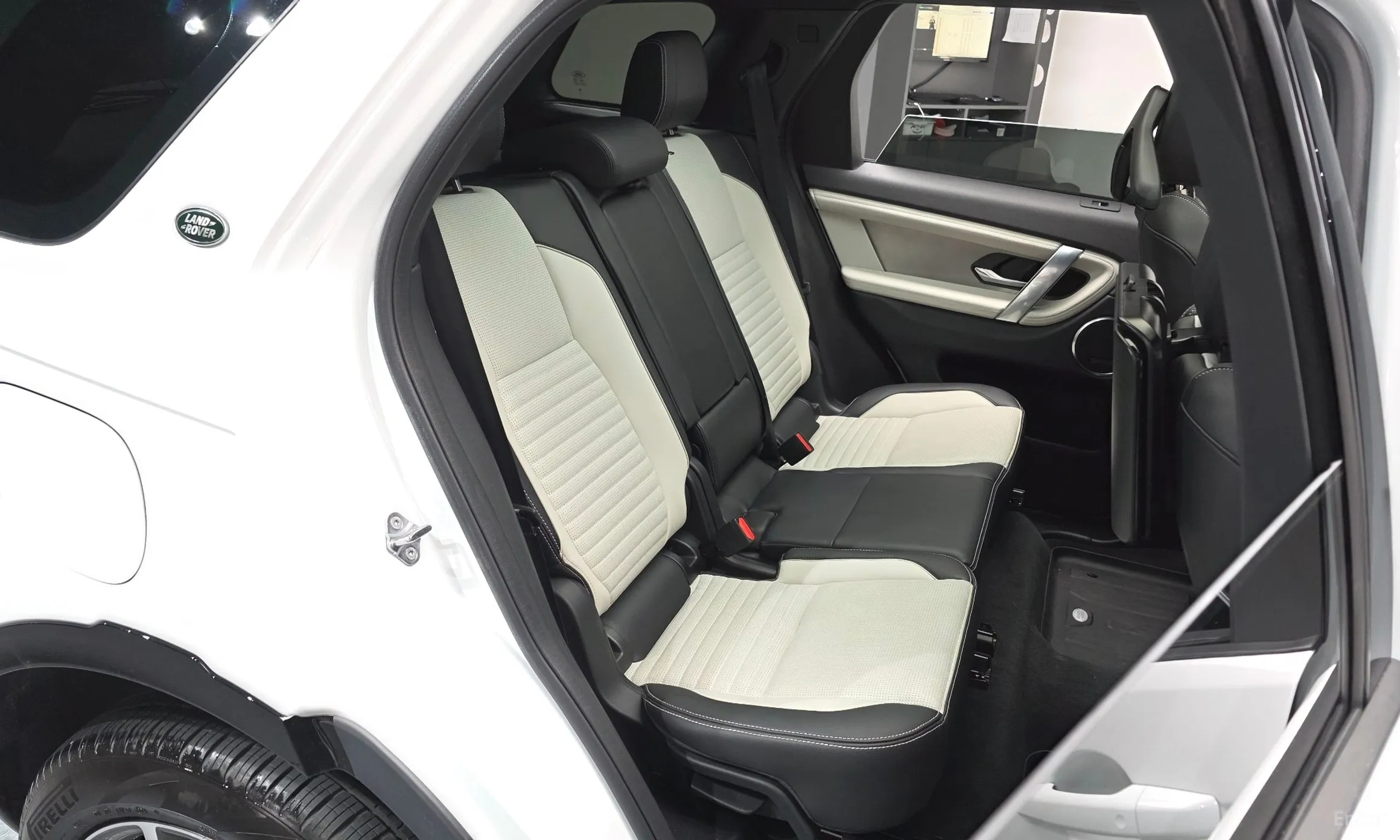 Land Rover Discovery Sports превью 11