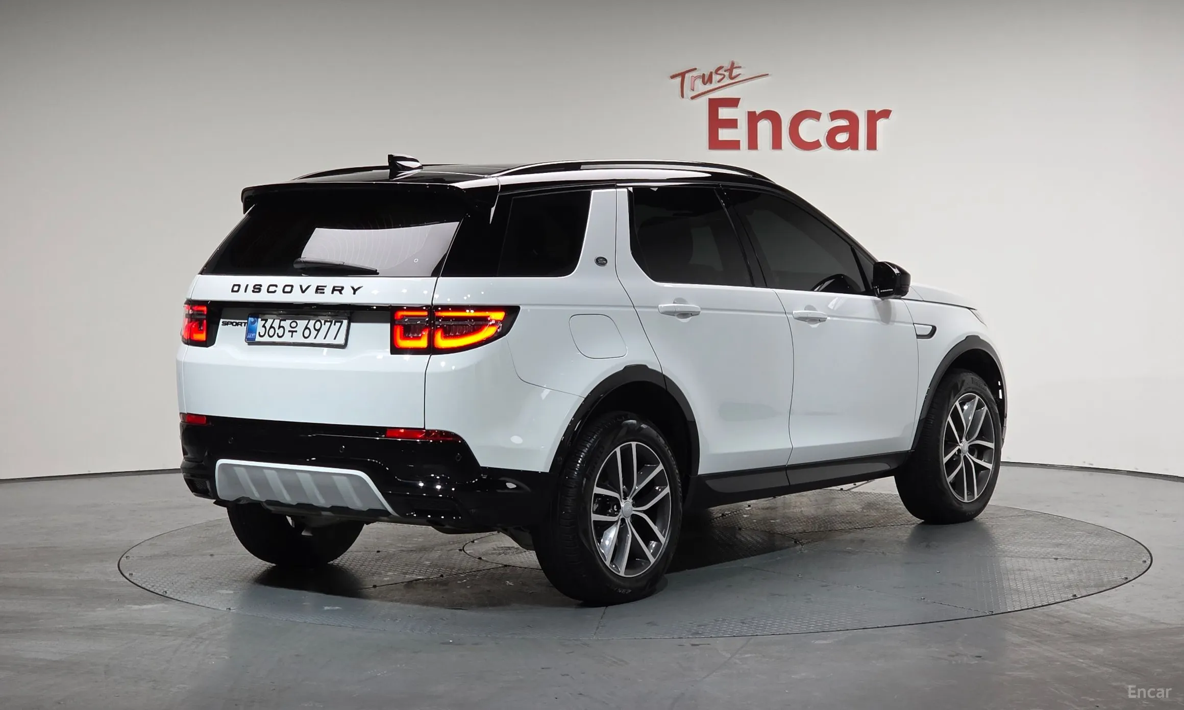 Land Rover Discovery Sports превью 2