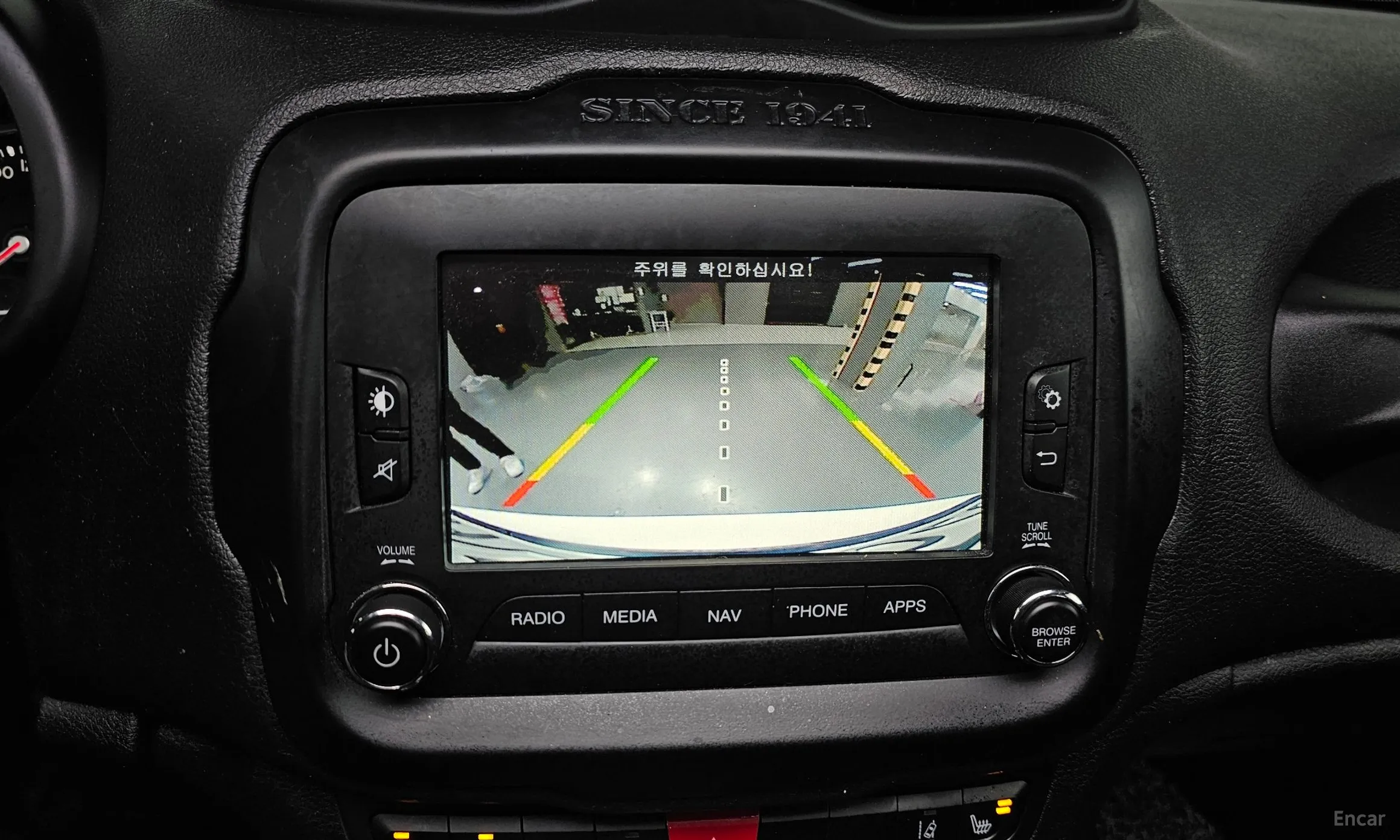Jeep Renegade превью 15
