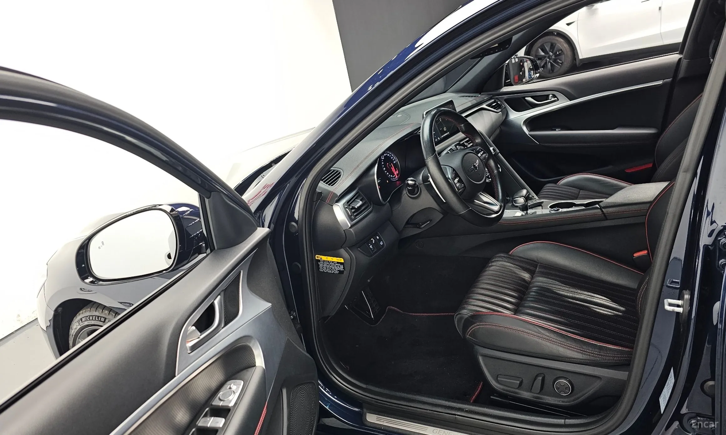 Genesis G70 превью 10