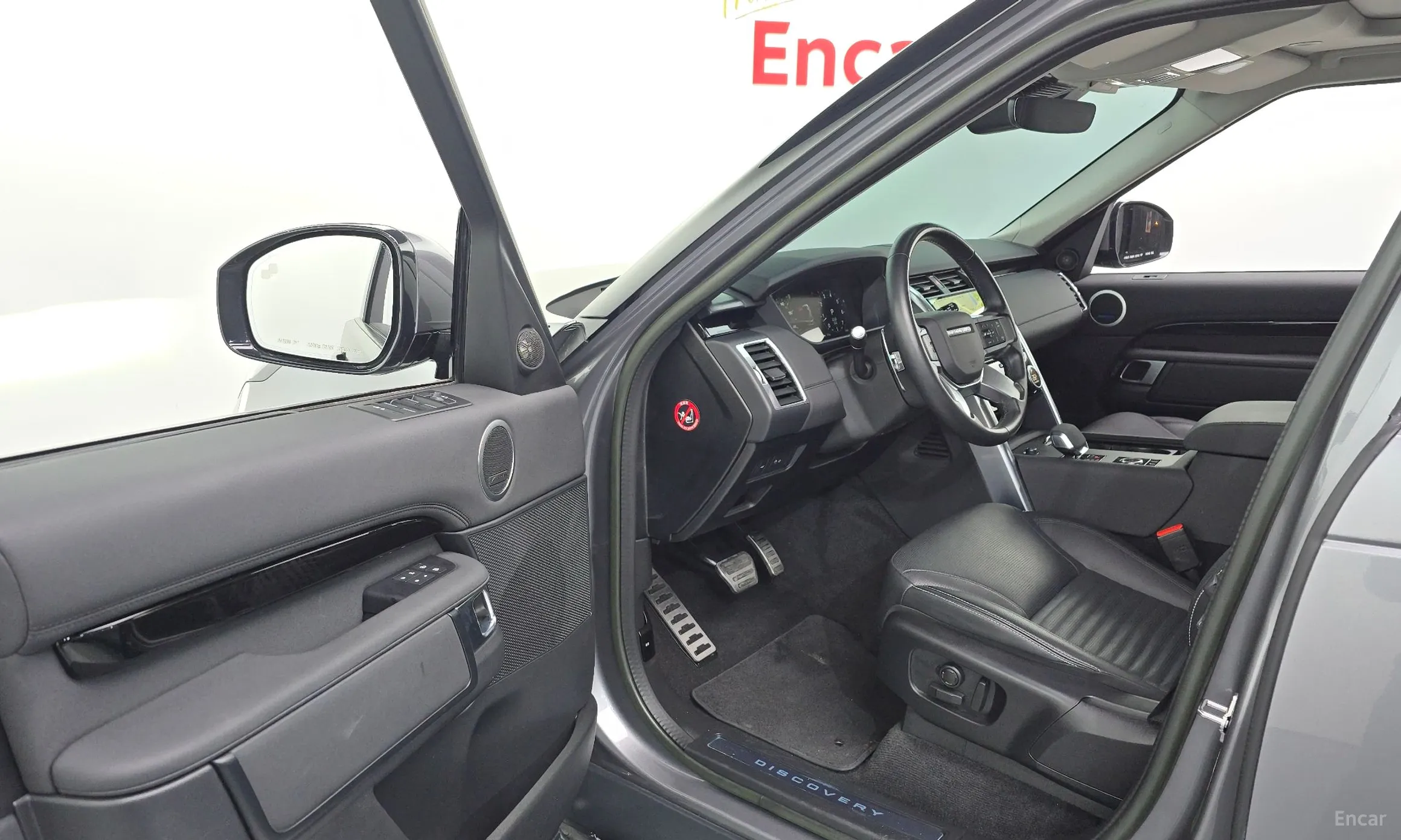 Land Rover Discovery 5 превью 10