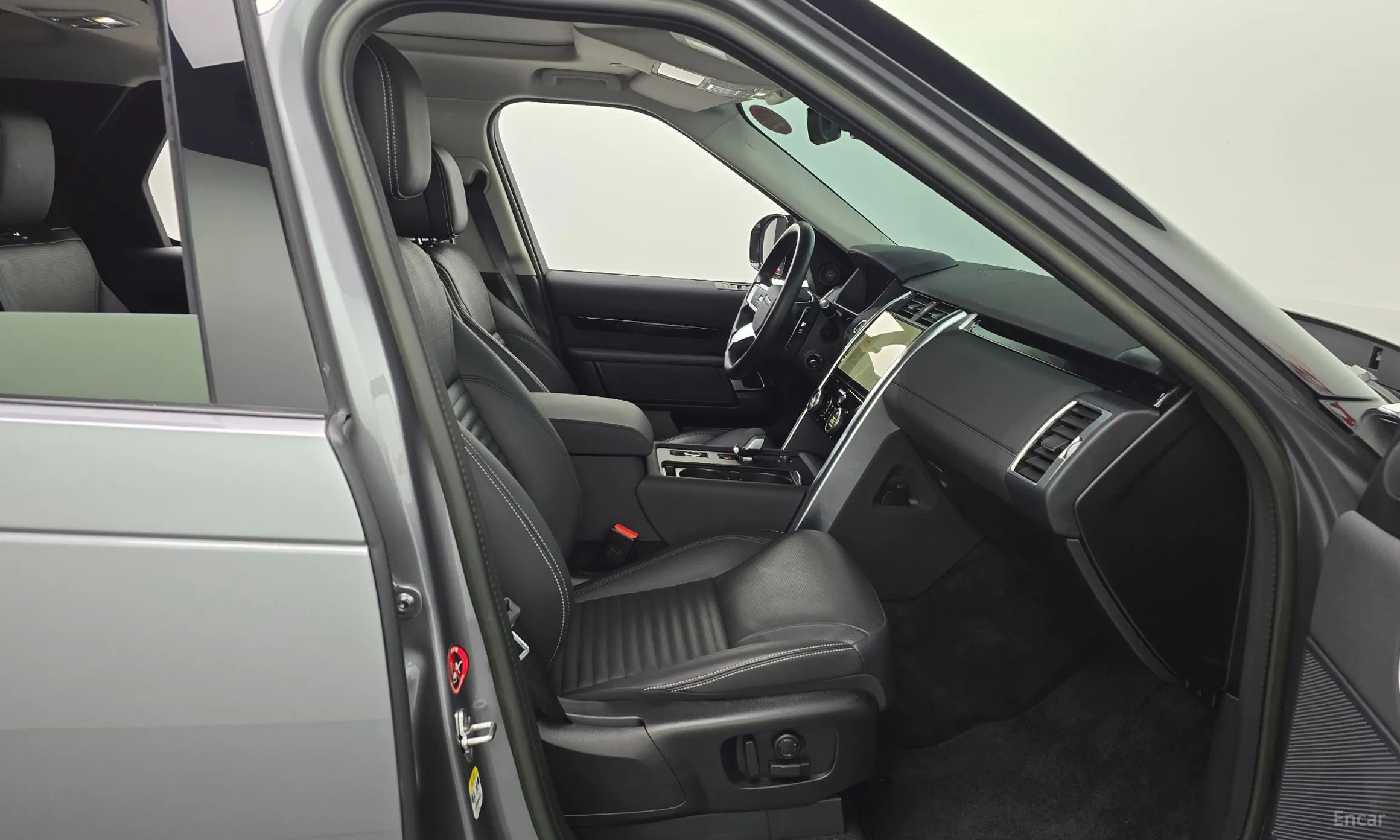 Land Rover Discovery 5 превью 11