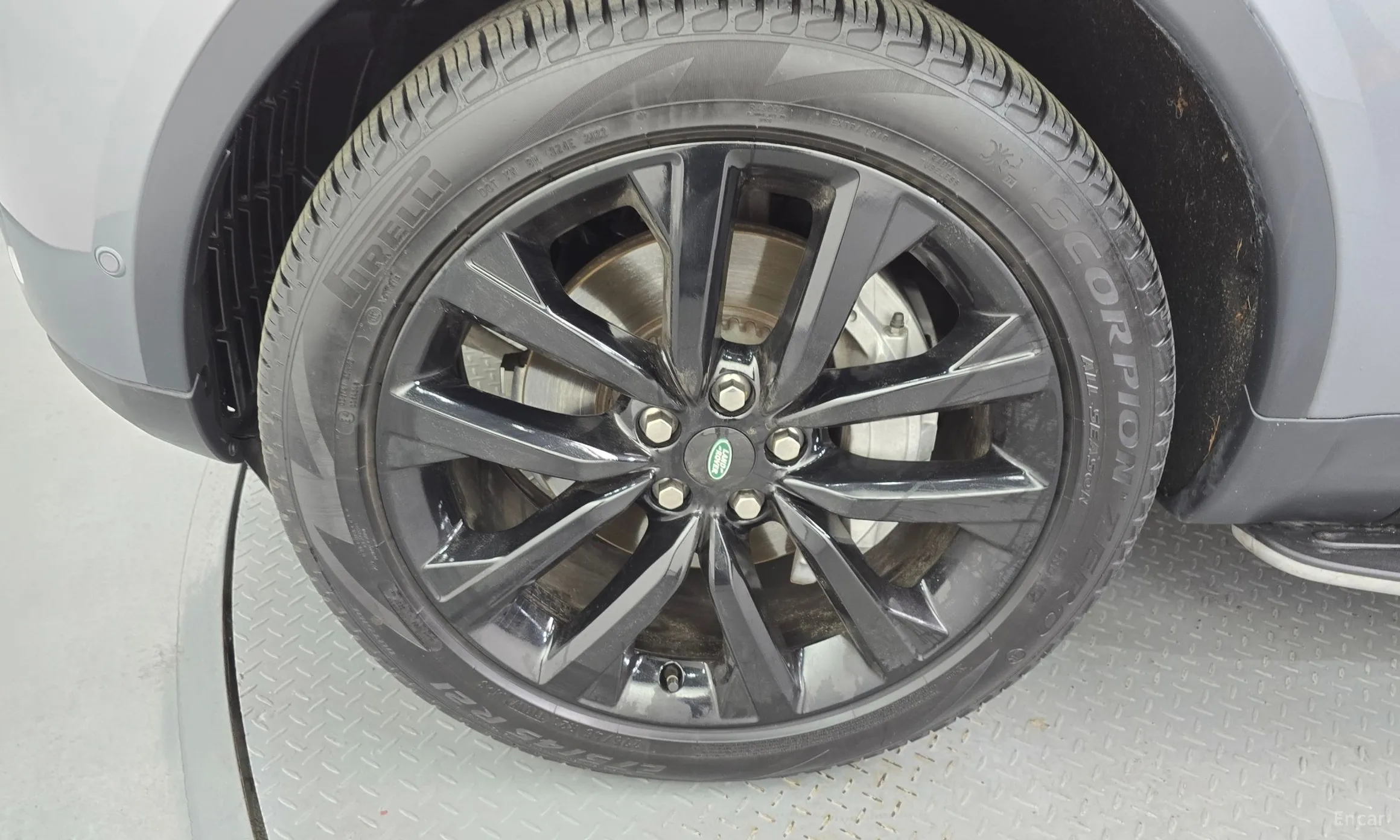 Land Rover Discovery 5 превью 5
