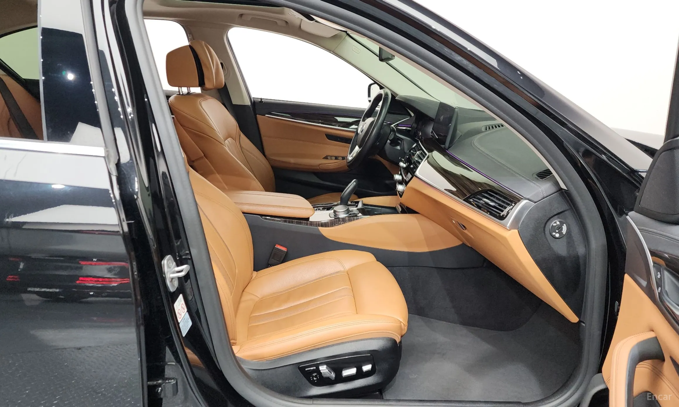 BMW 5 Series (G30) превью 11