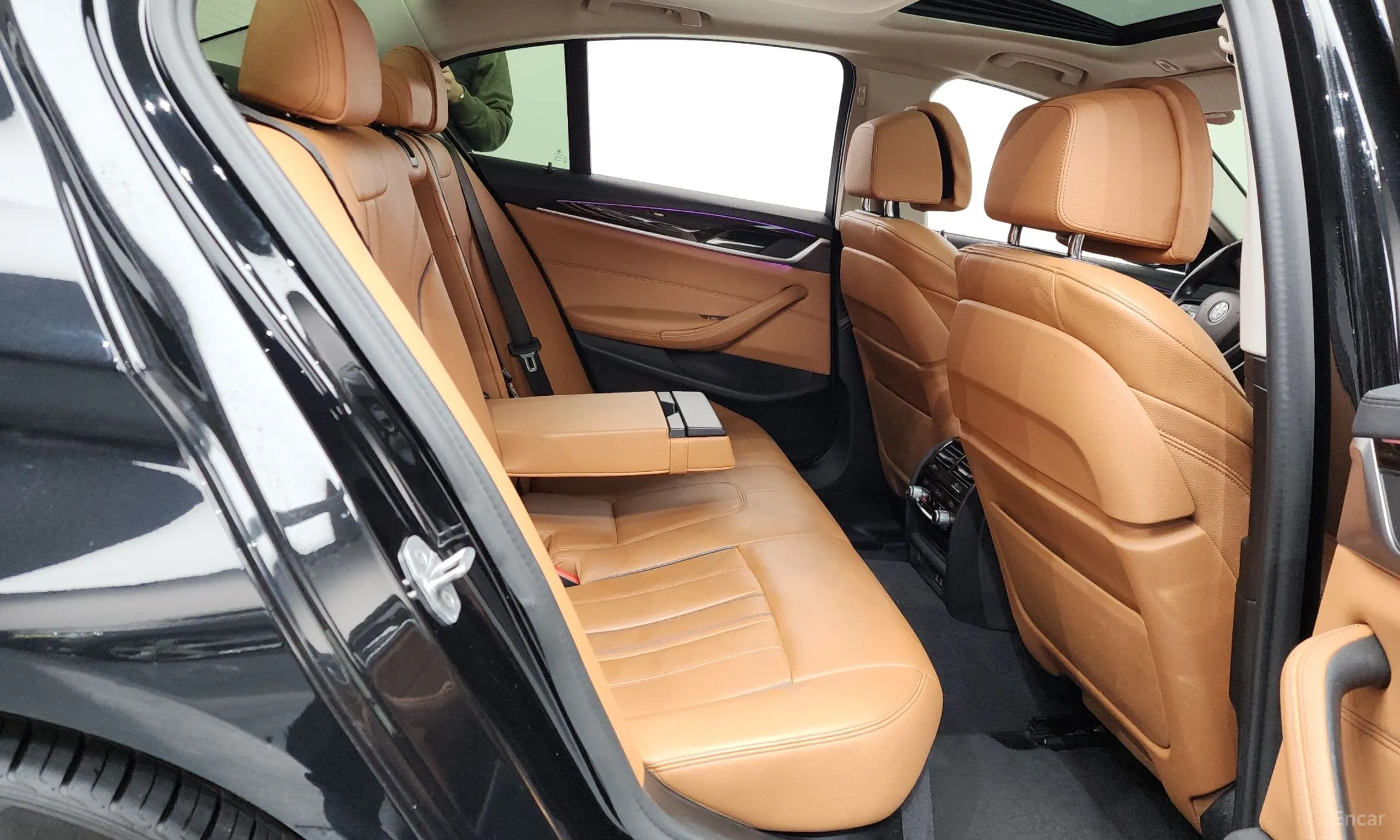 BMW 5 Series (G30) превью 12