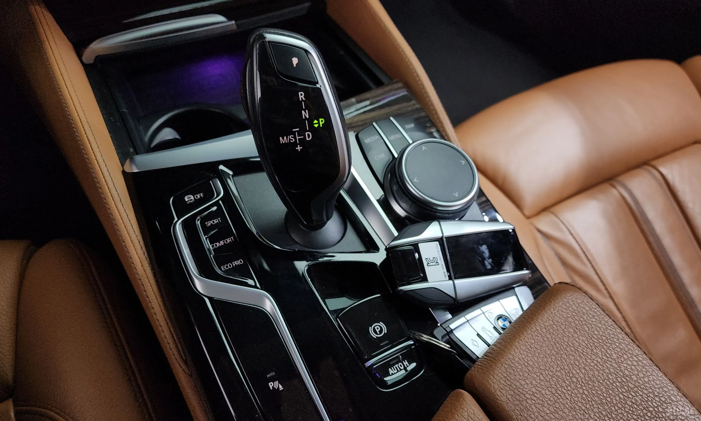 BMW 5 Series (G30) превью 9