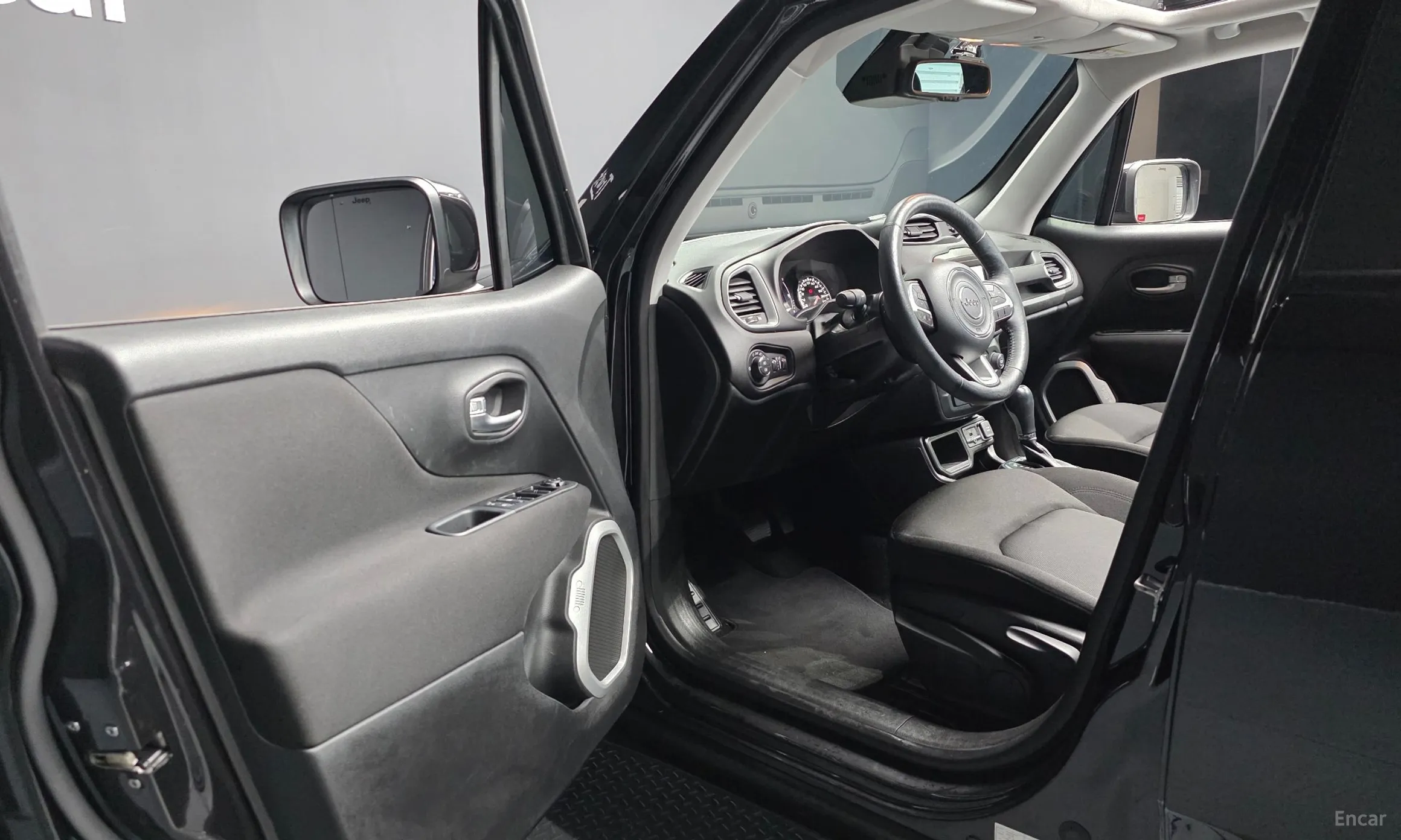 Jeep Renegade превью 10