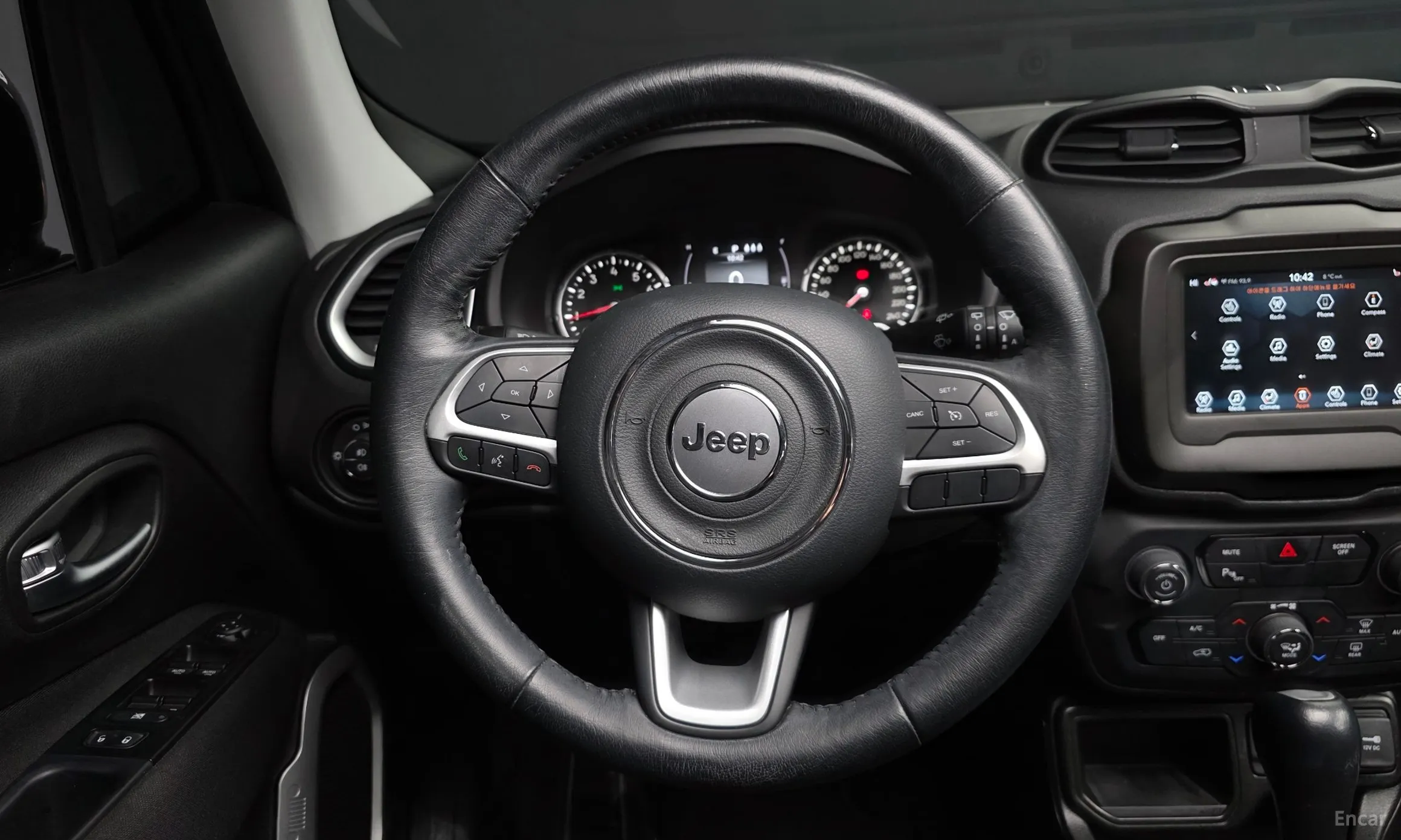 Jeep Renegade превью 13