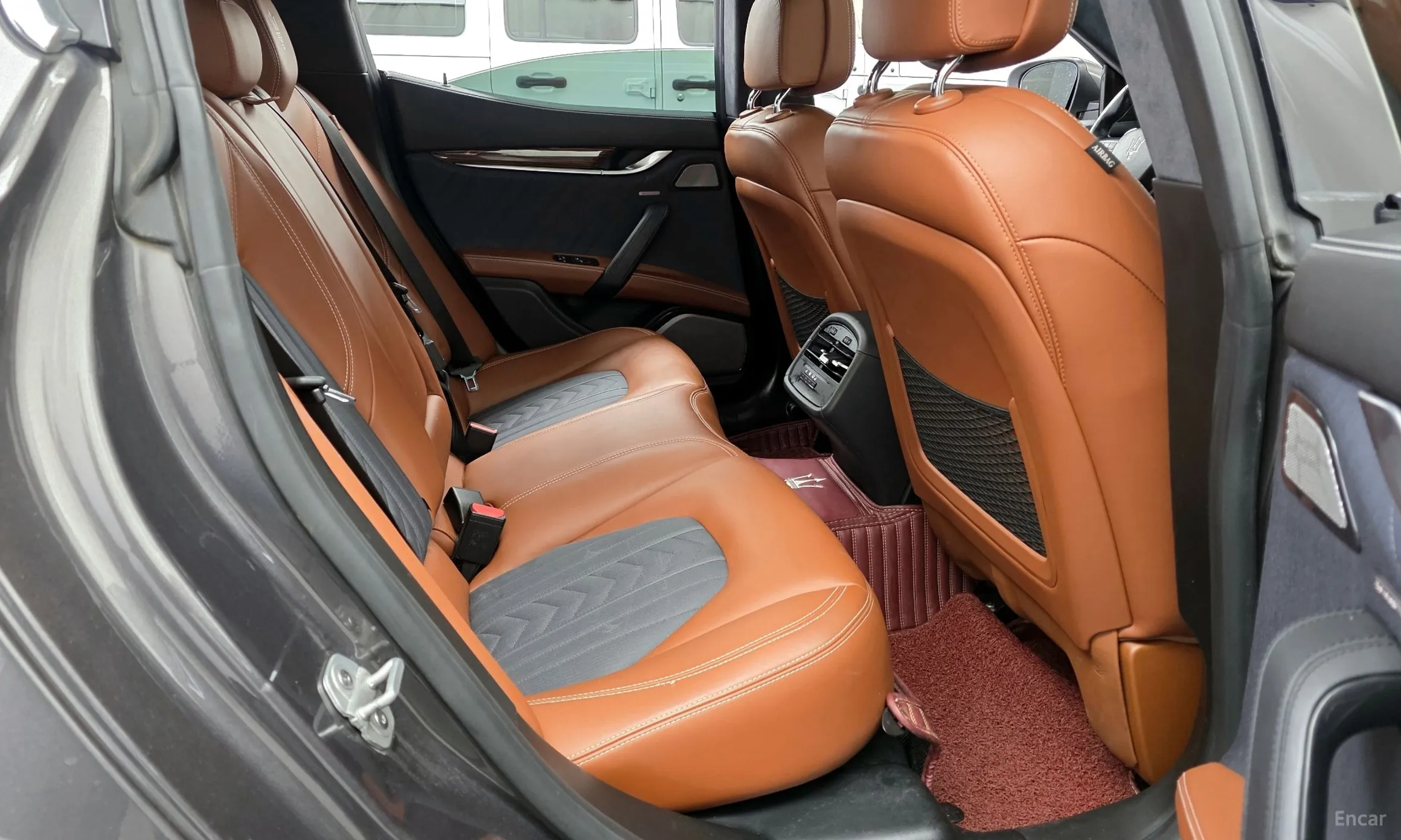 Maserati Ghibli превью 12