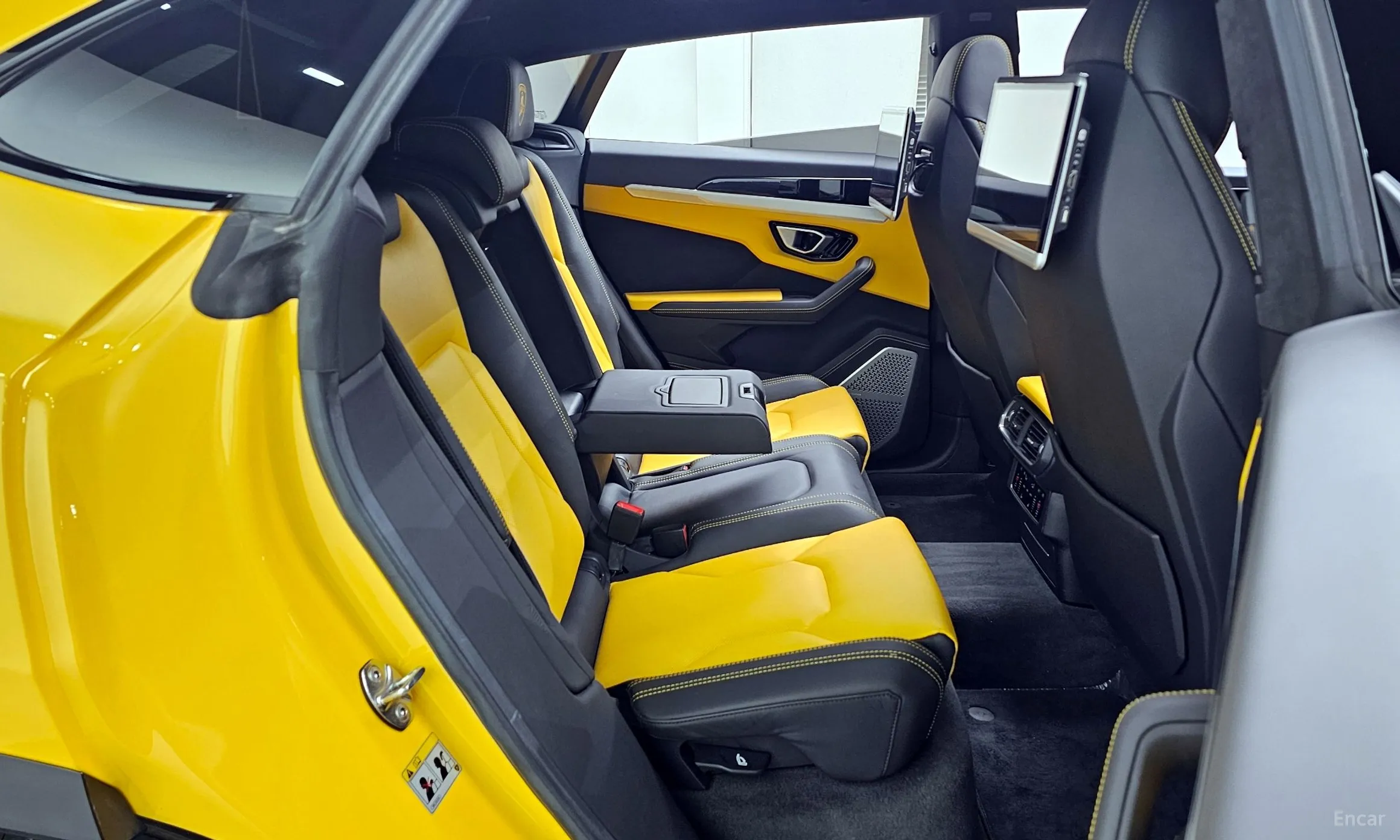Lamborghini Urus превью 12