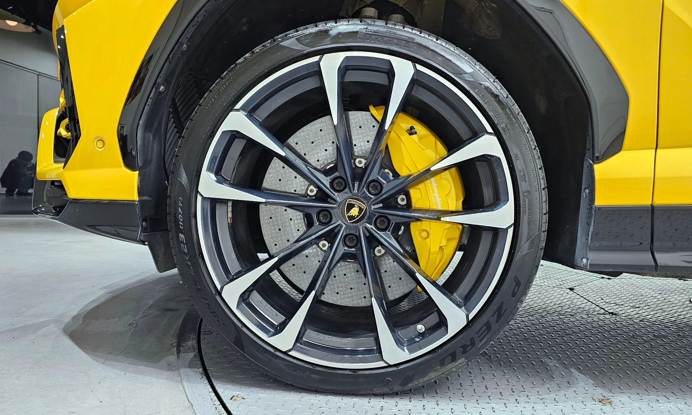 Lamborghini Urus превью 5