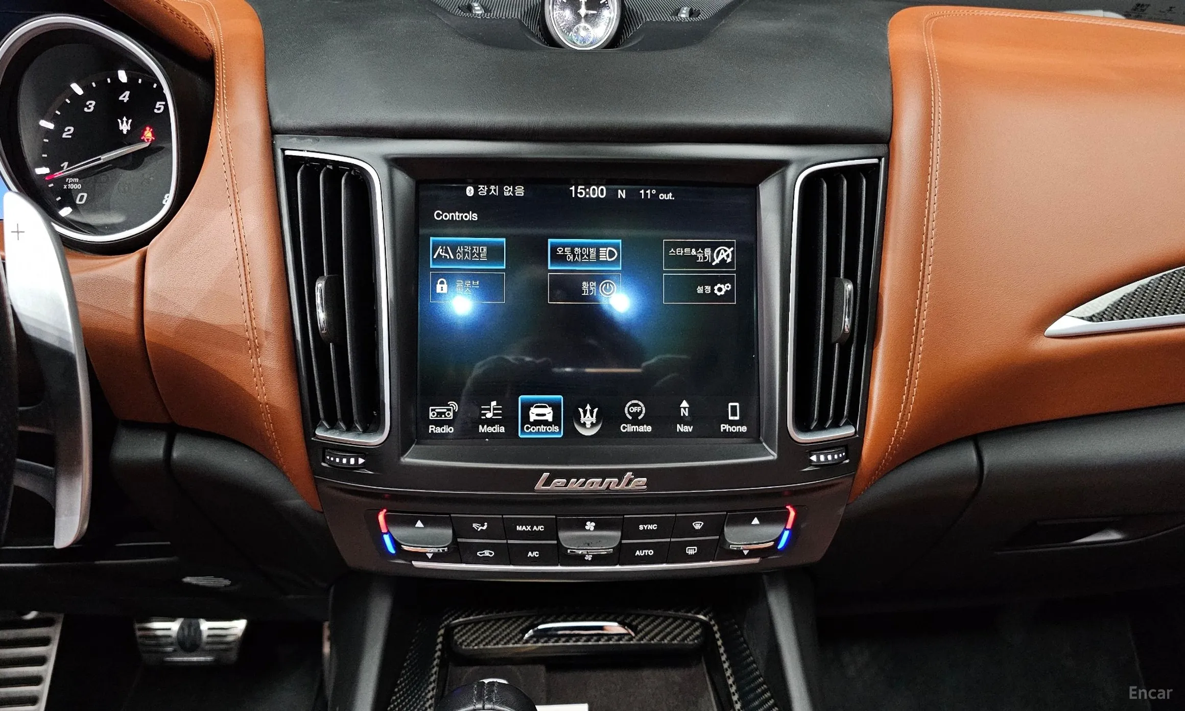 Maserati Levante превью 15