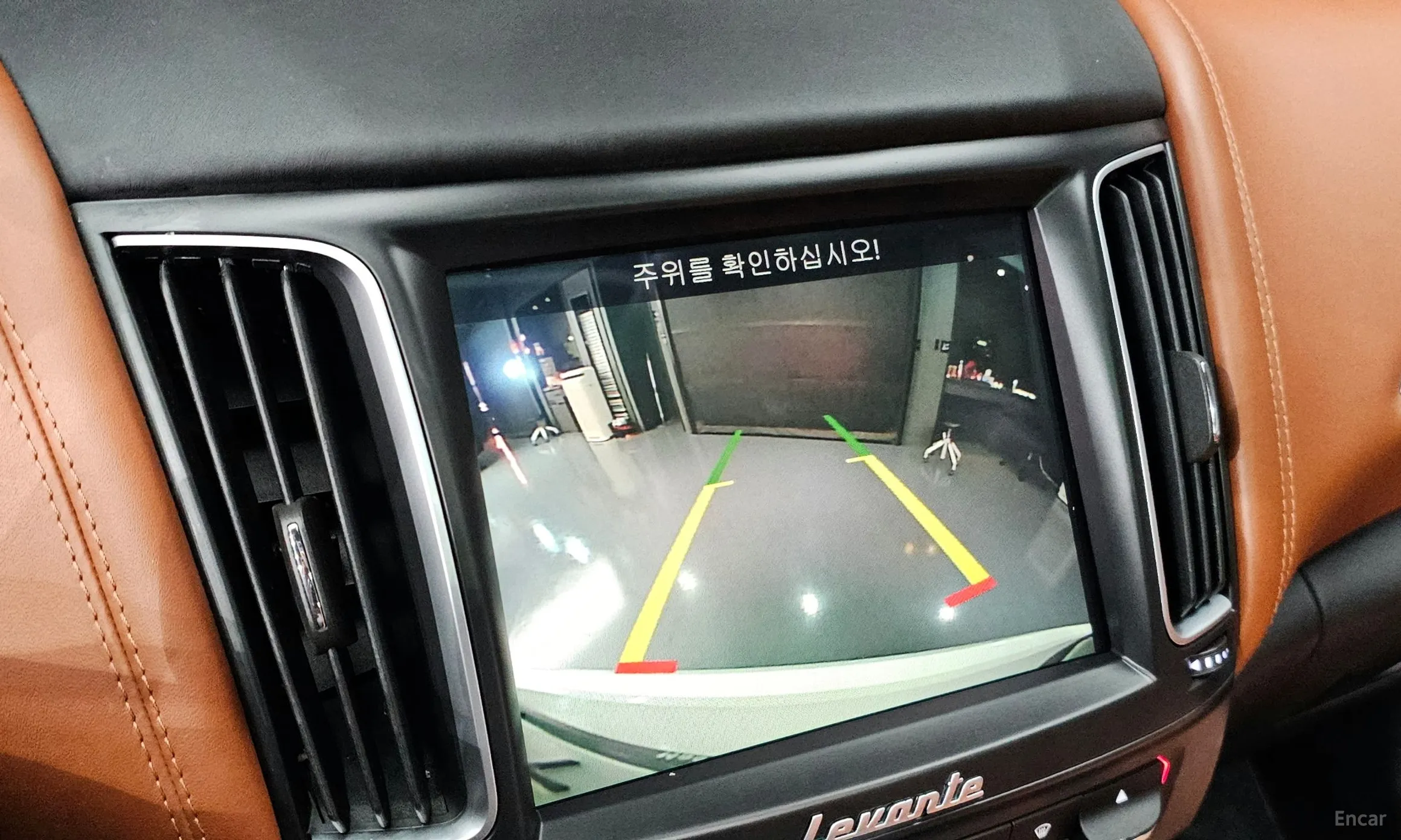 Maserati Levante превью 16