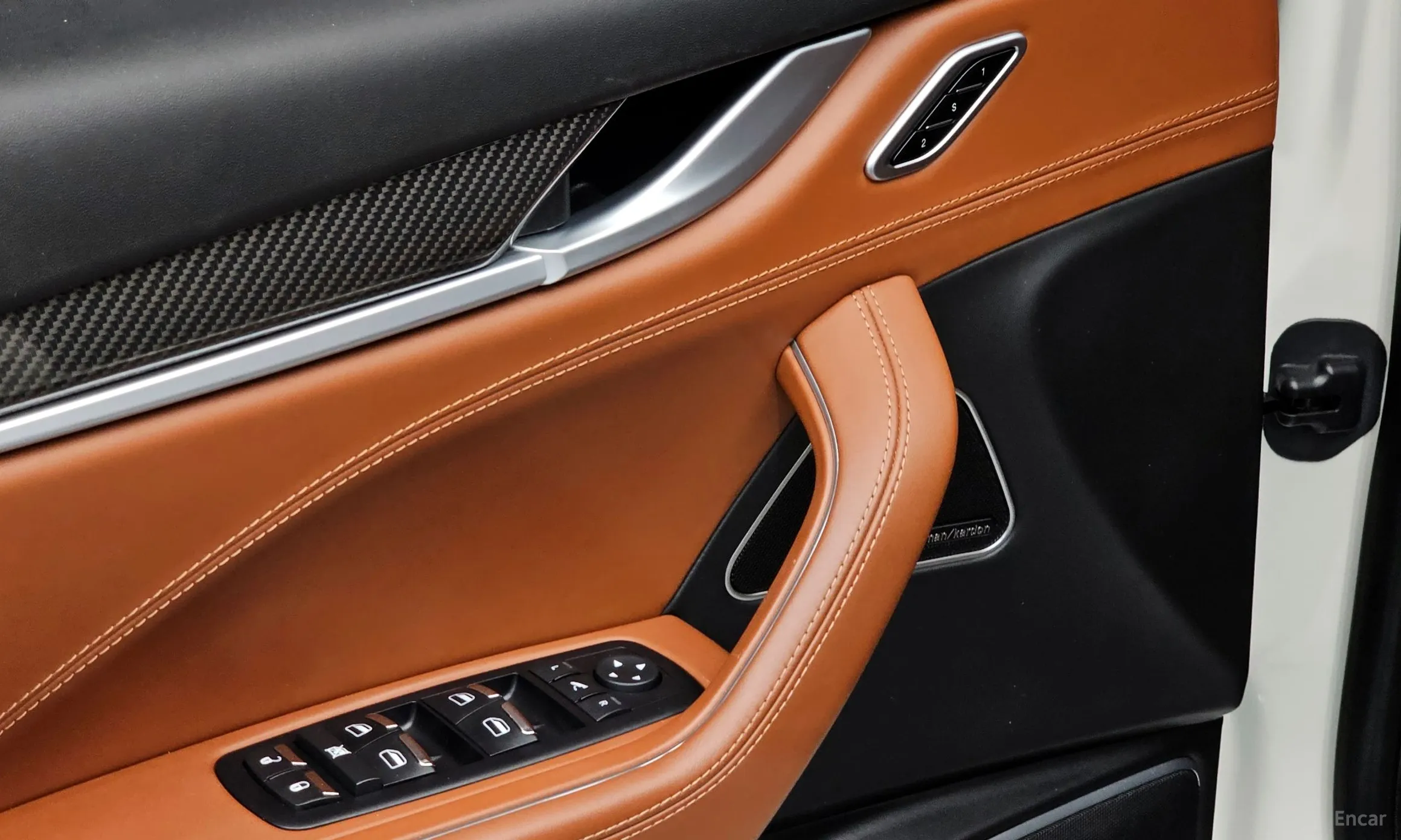 Maserati Levante превью 19