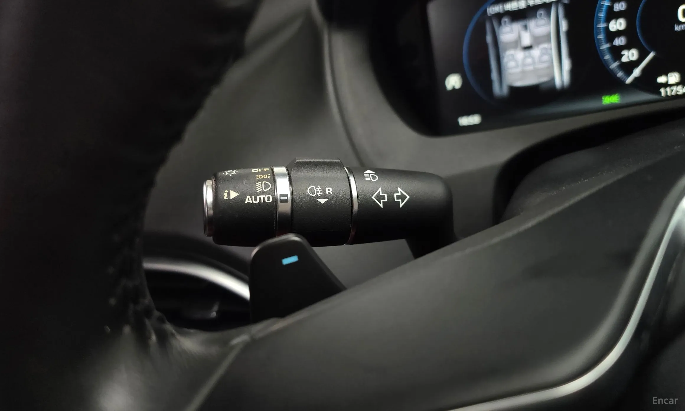 Jaguar XE превью 18