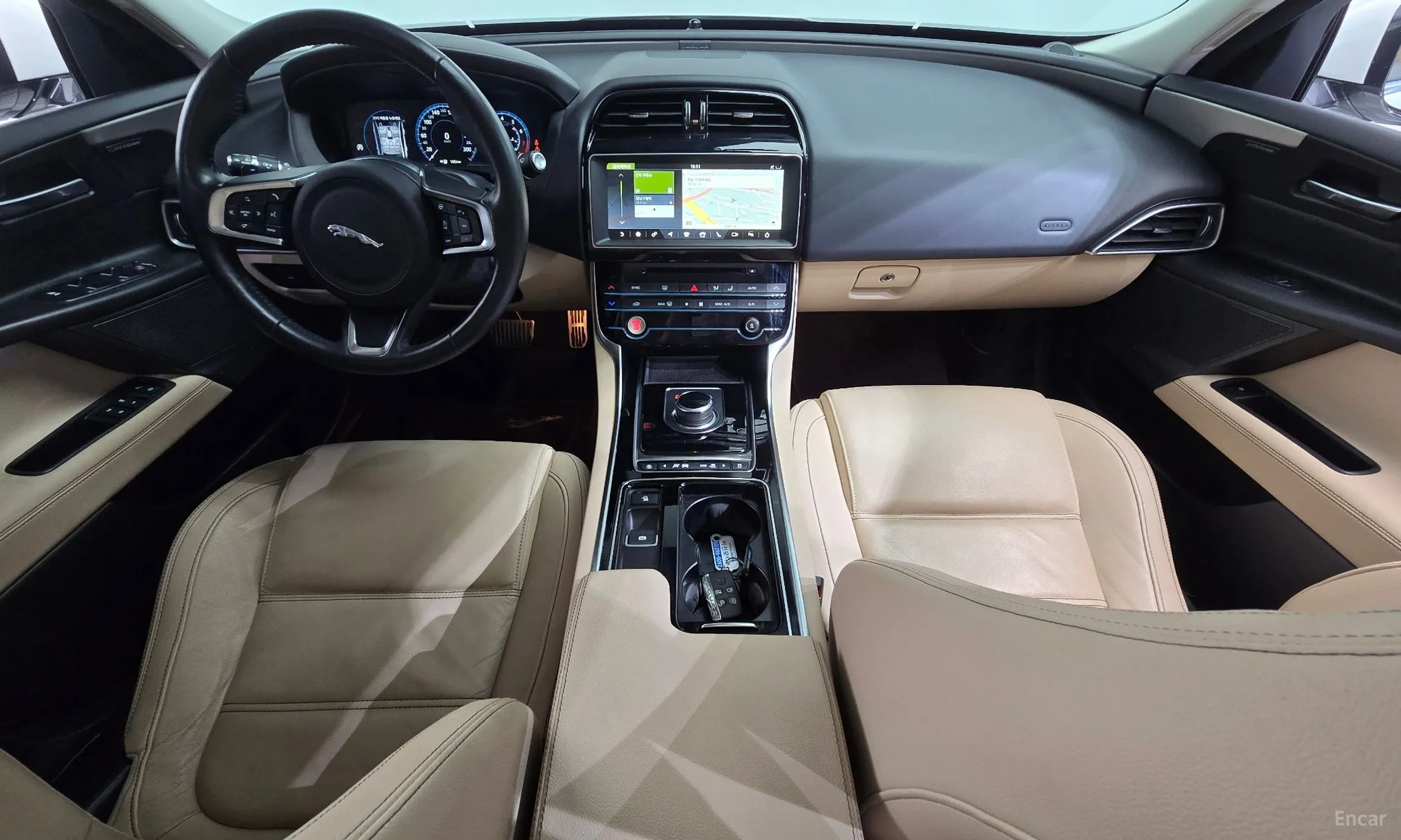 Jaguar XE превью 7