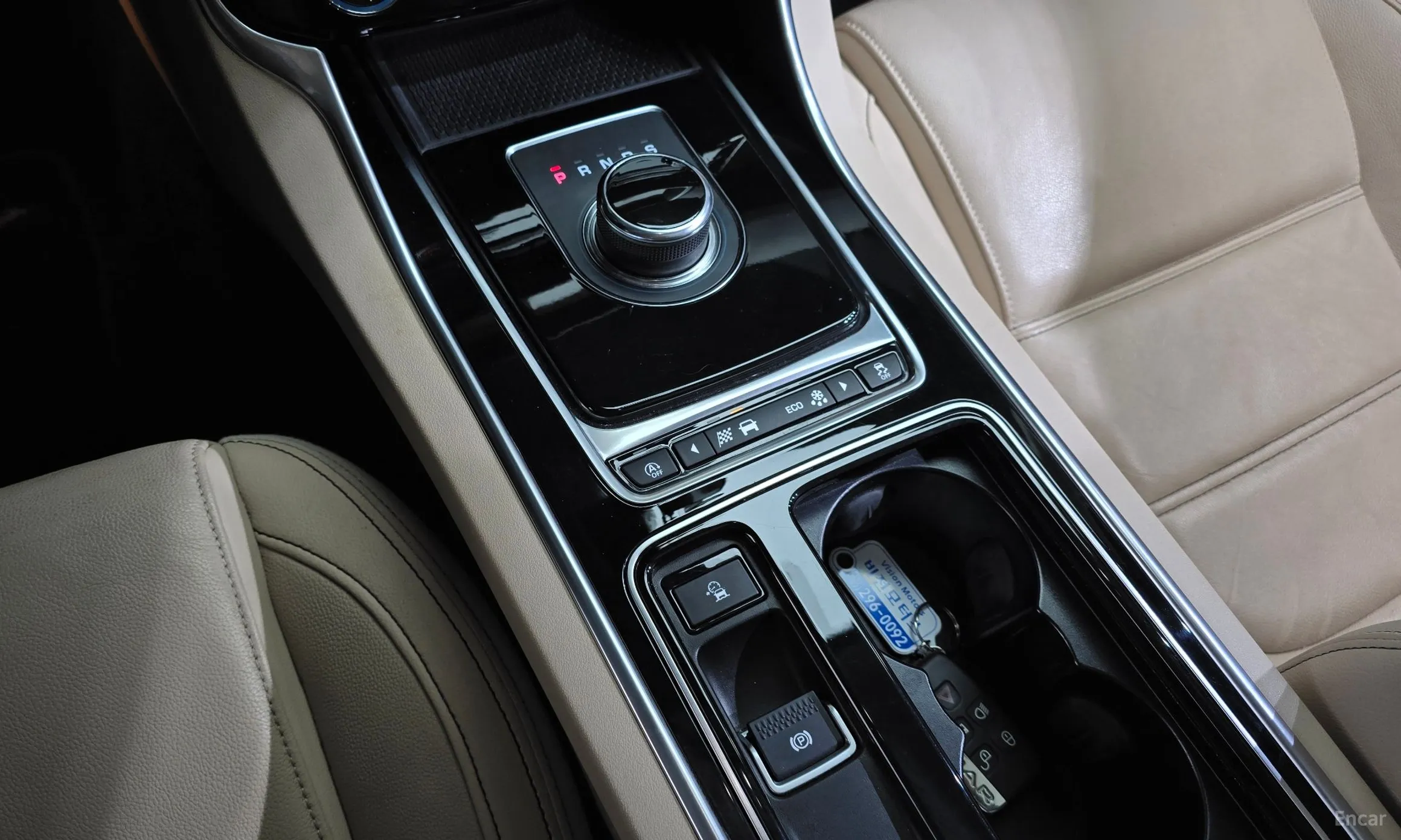 Jaguar XE превью 9