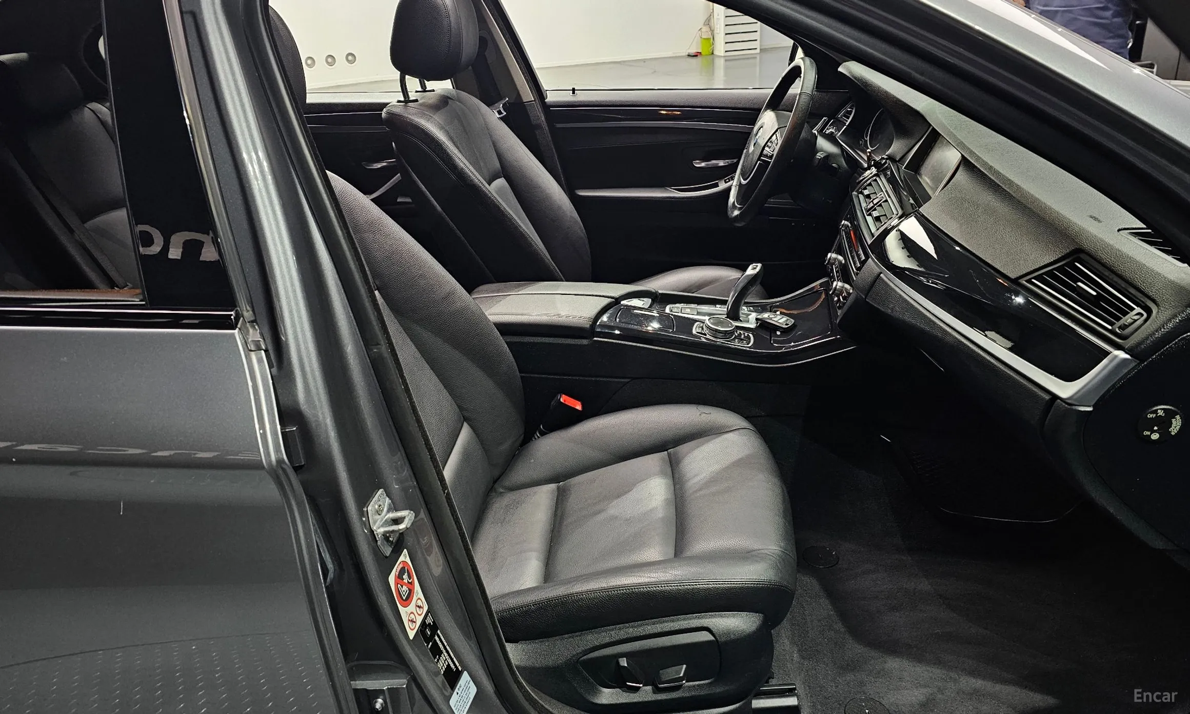 BMW 5 Series (F10) превью 10
