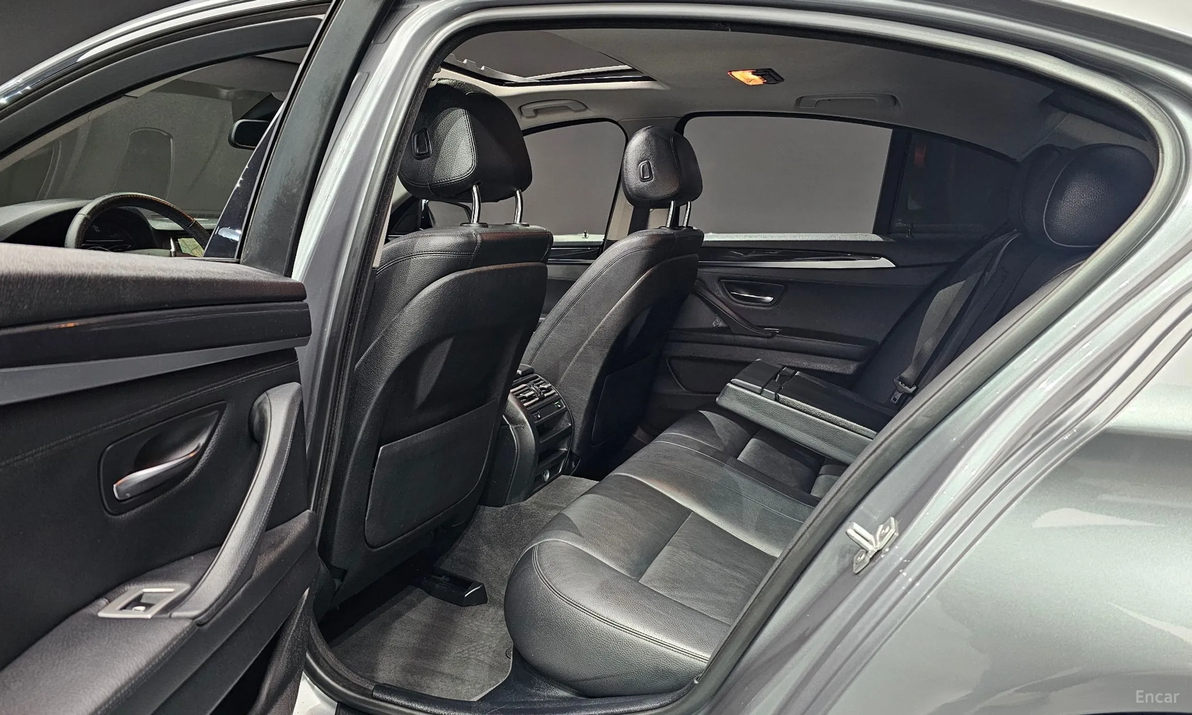 BMW 5 Series (F10) превью 12