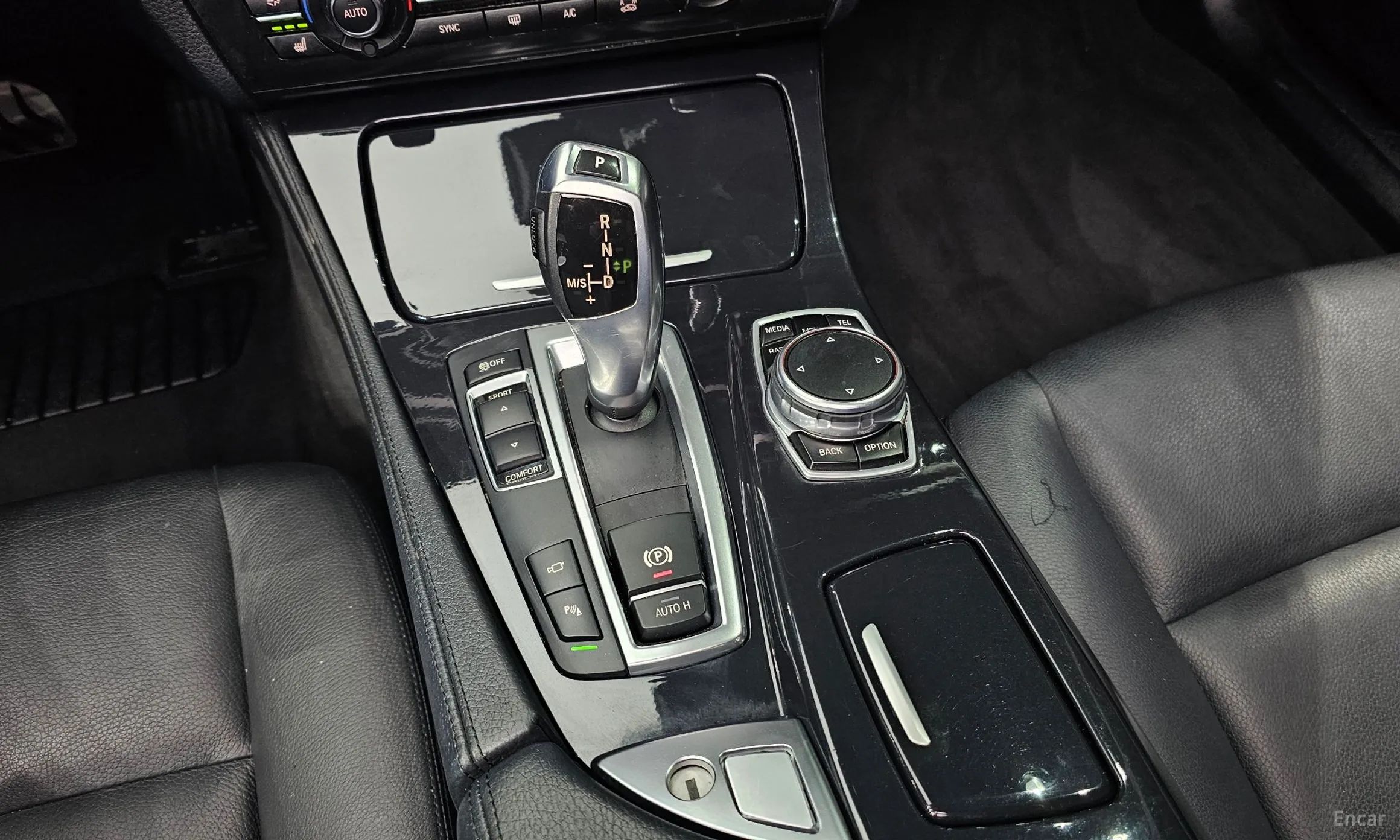 BMW 5 Series (F10) превью 9