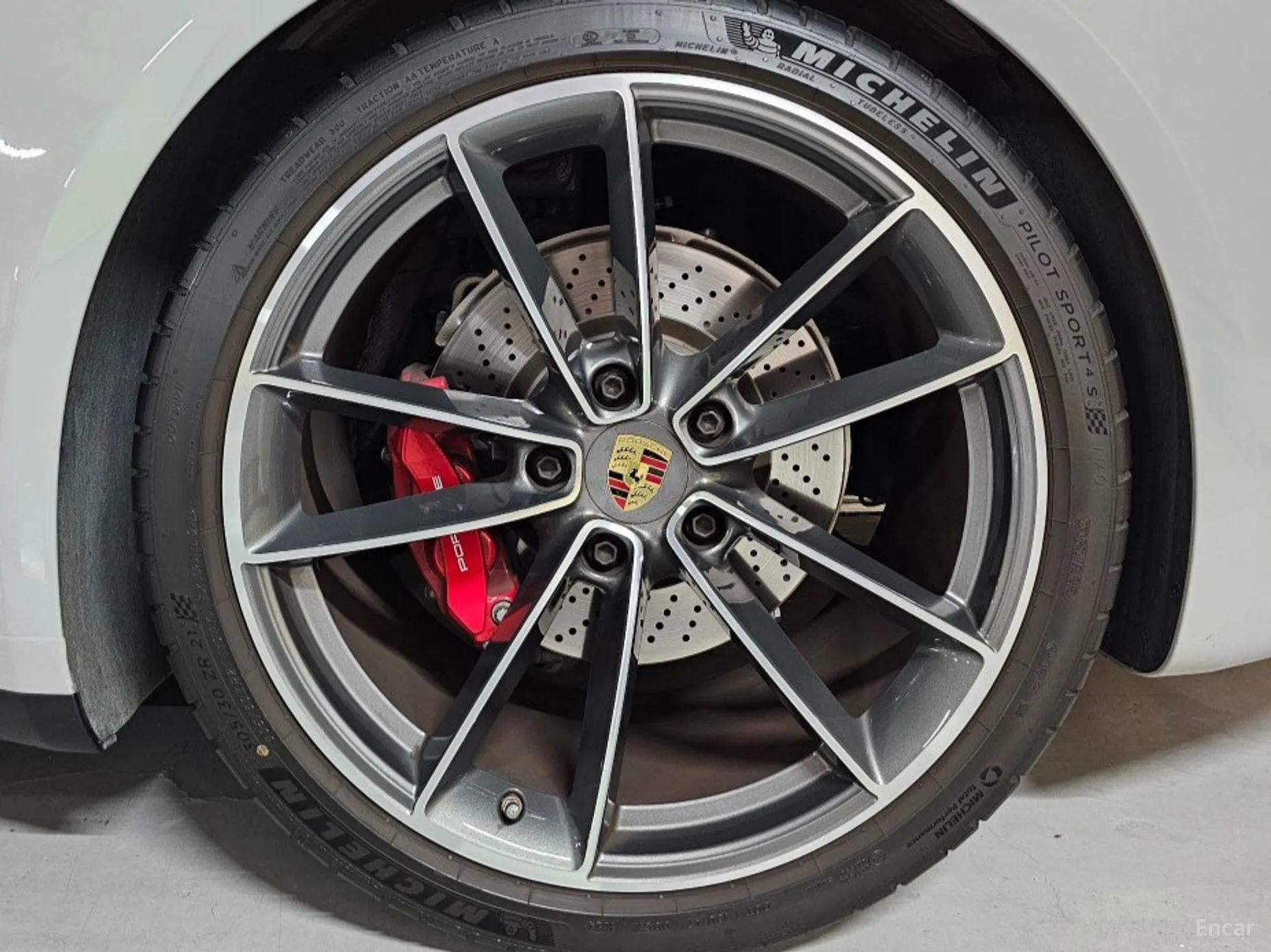Porsche 911 (992) превью 12