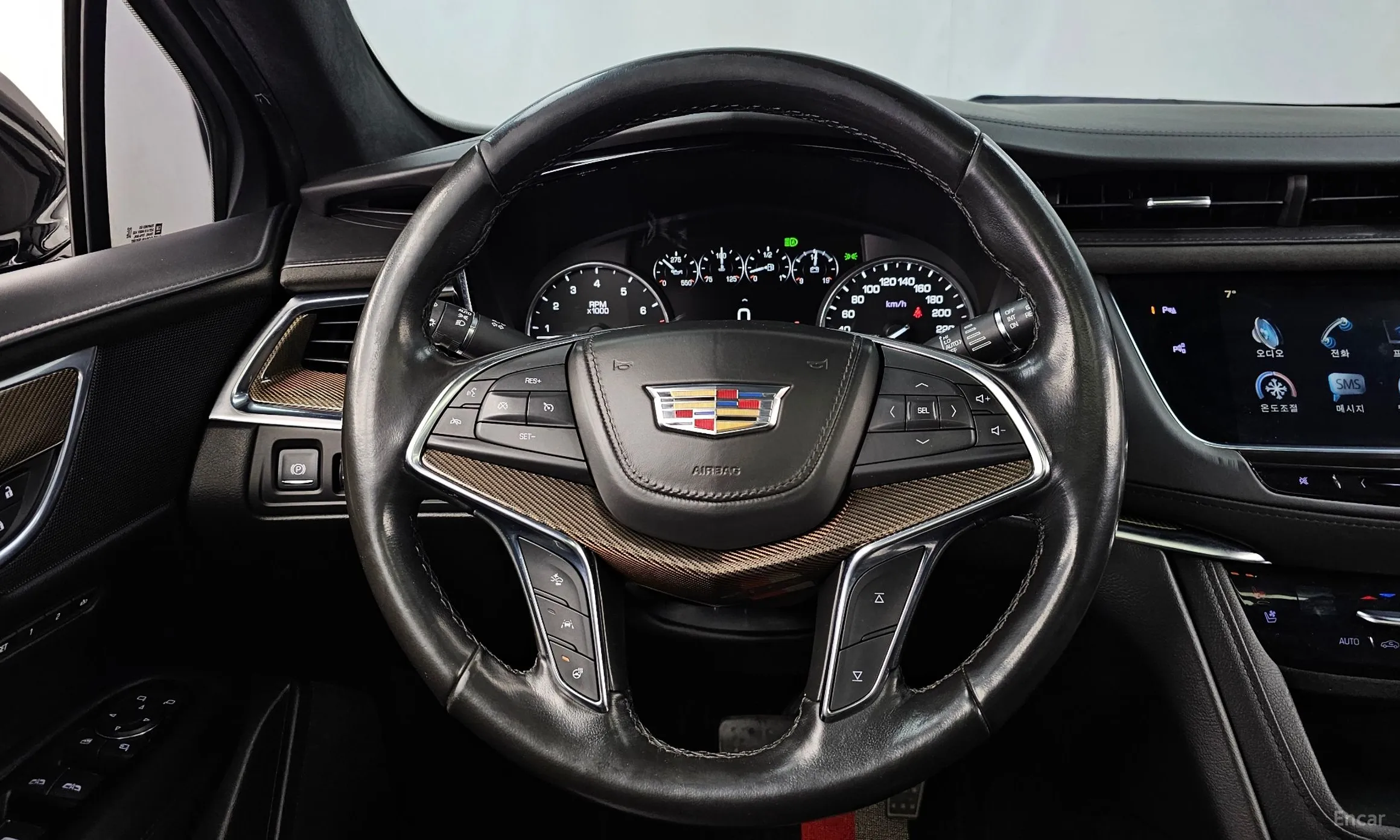 Cadillac XT5 превью 13