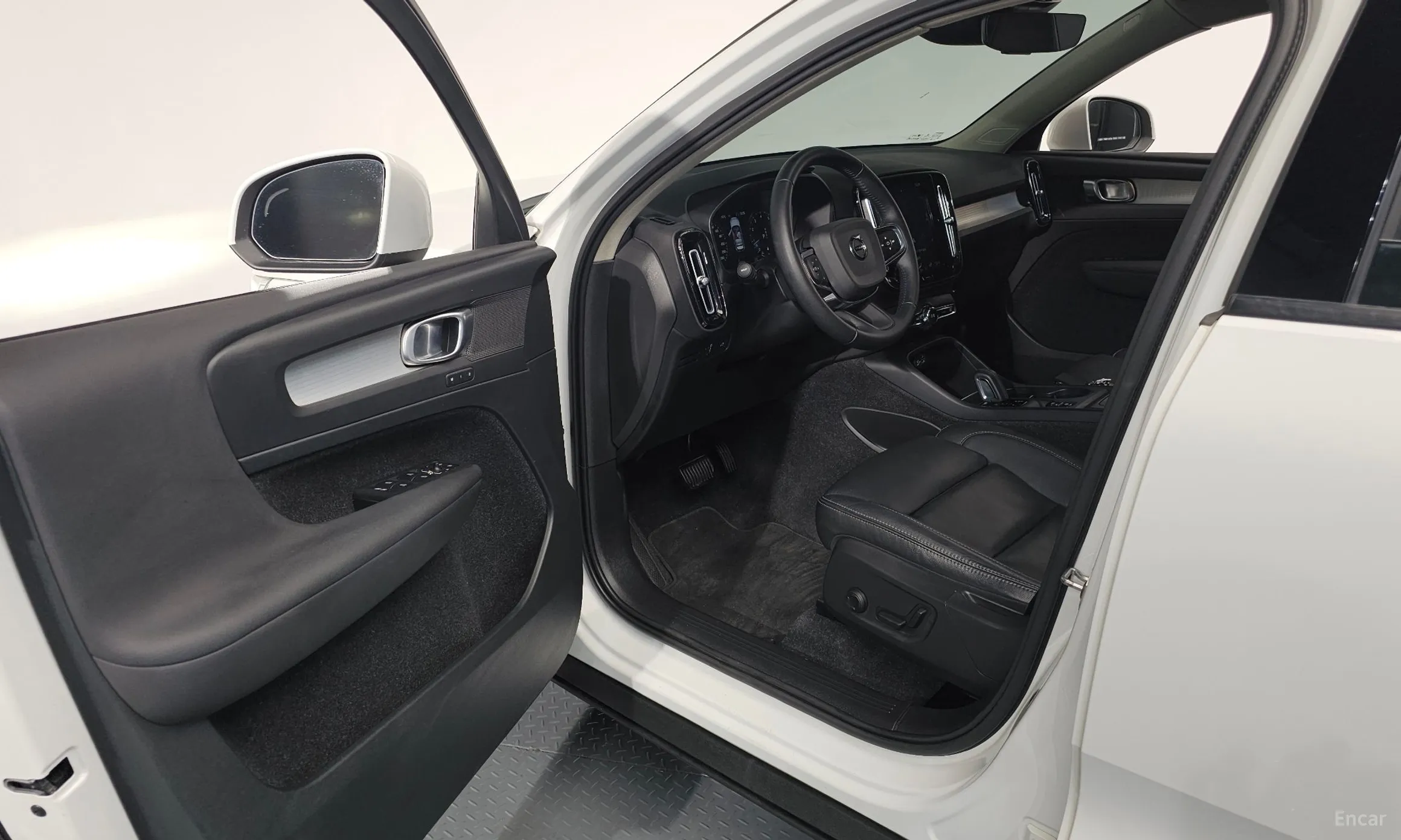 Volvo XC40 превью 10