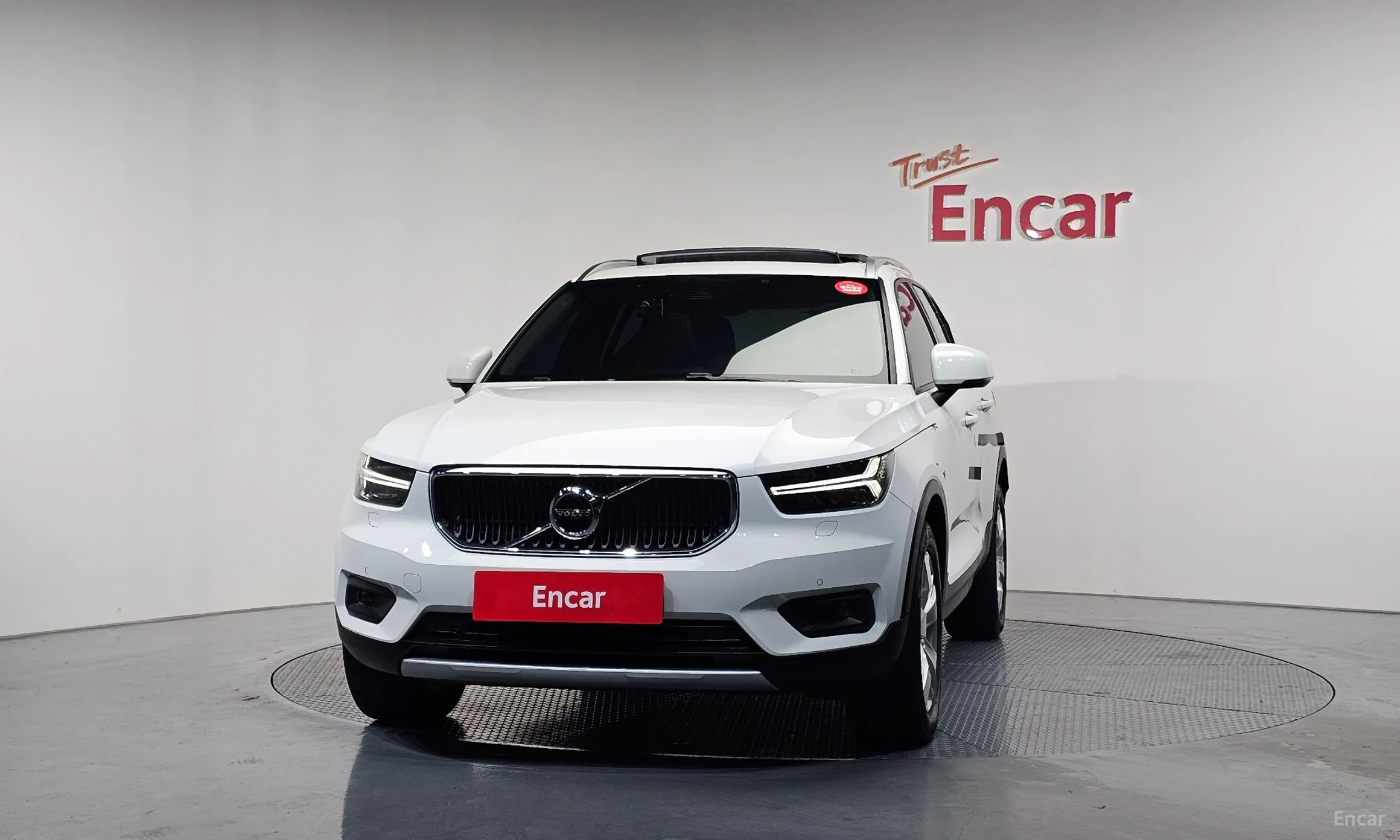 Volvo XC40 превью 3