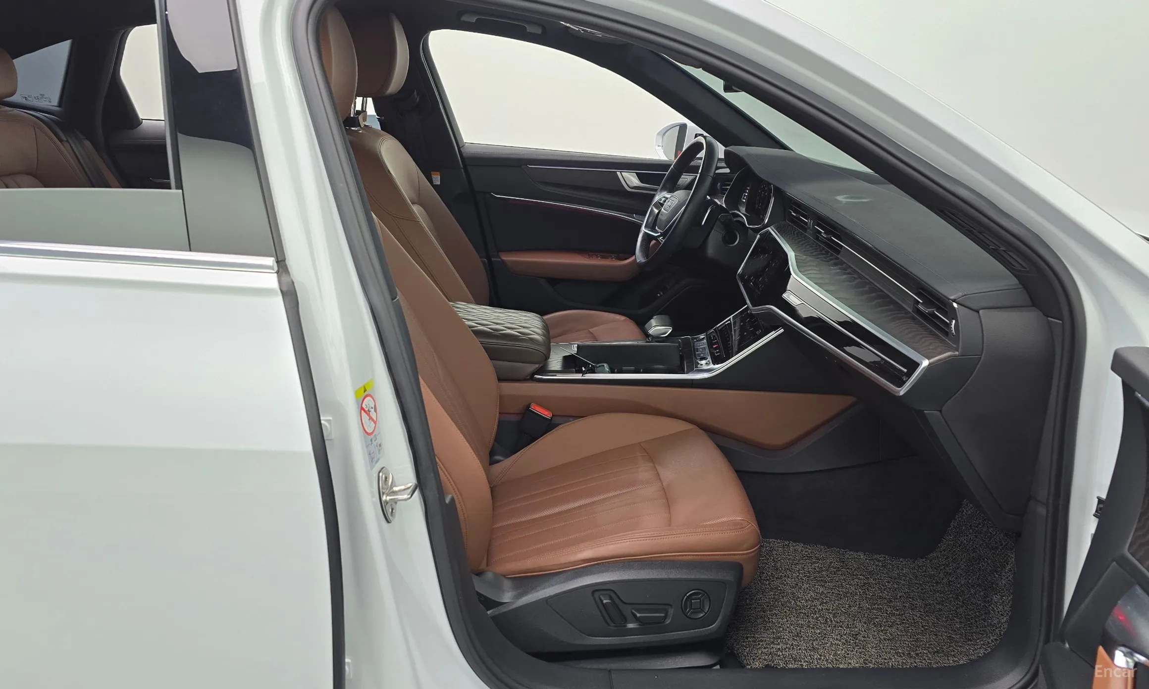 Audi A6 (C8) превью 11