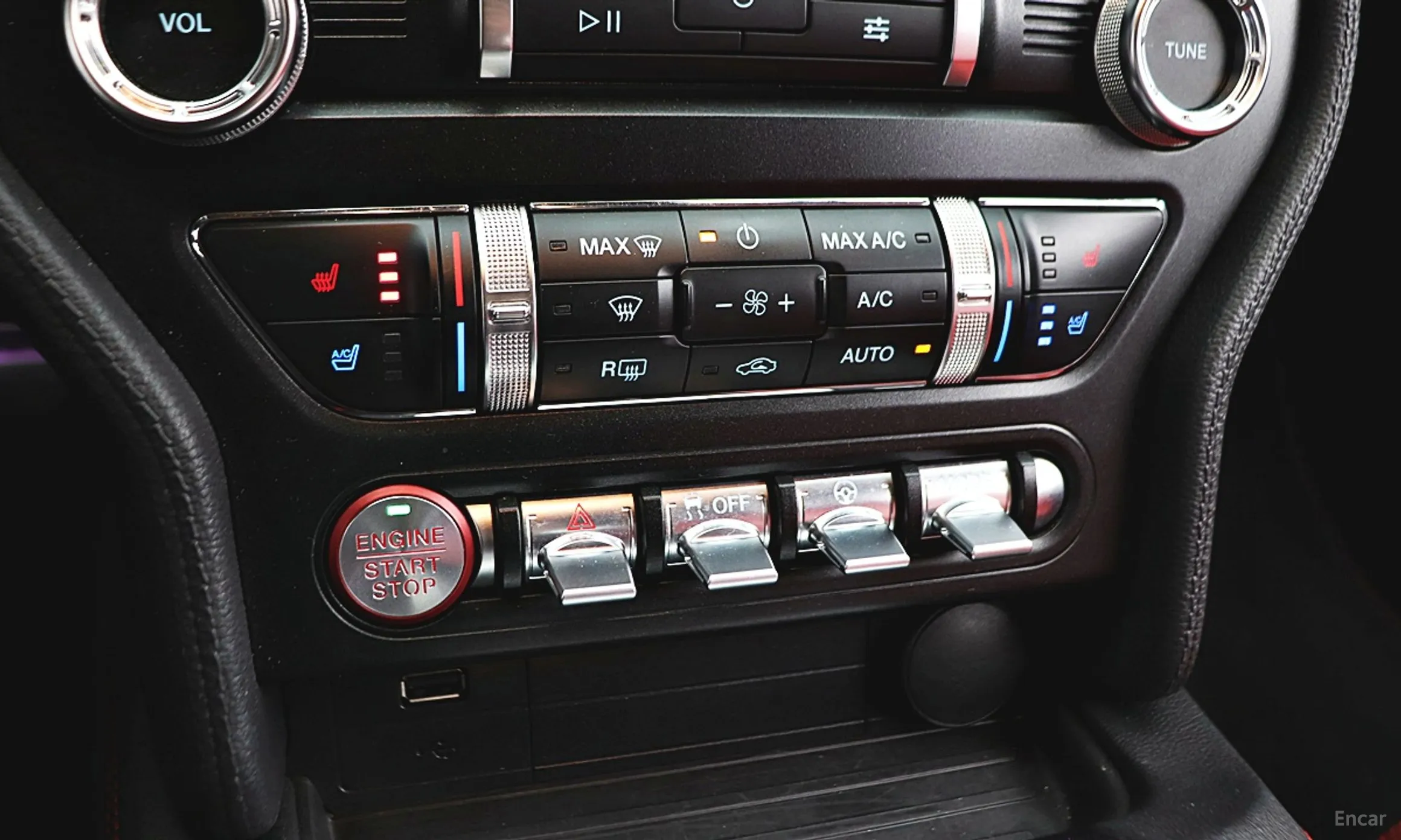 Ford Mustang превью 10