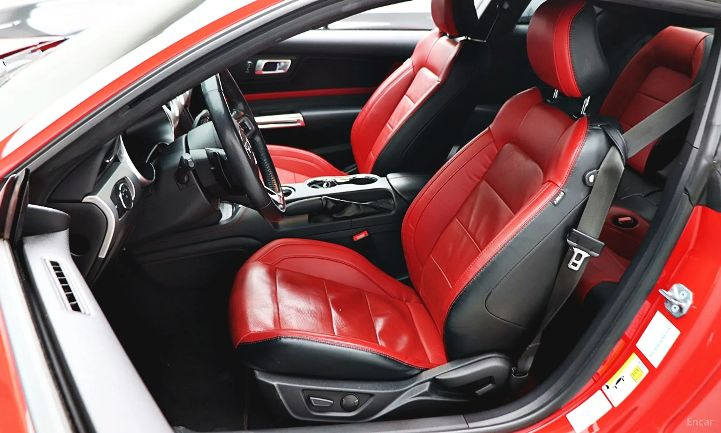 Ford Mustang превью 11