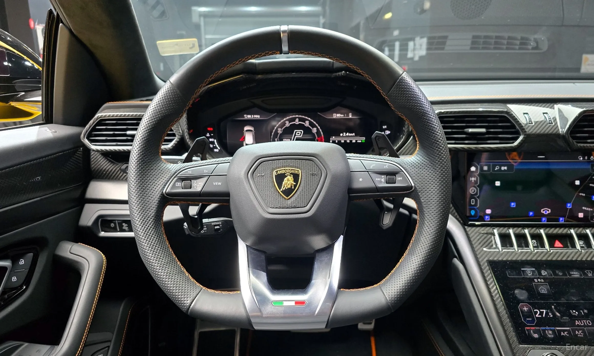 Lamborghini Urus превью 13