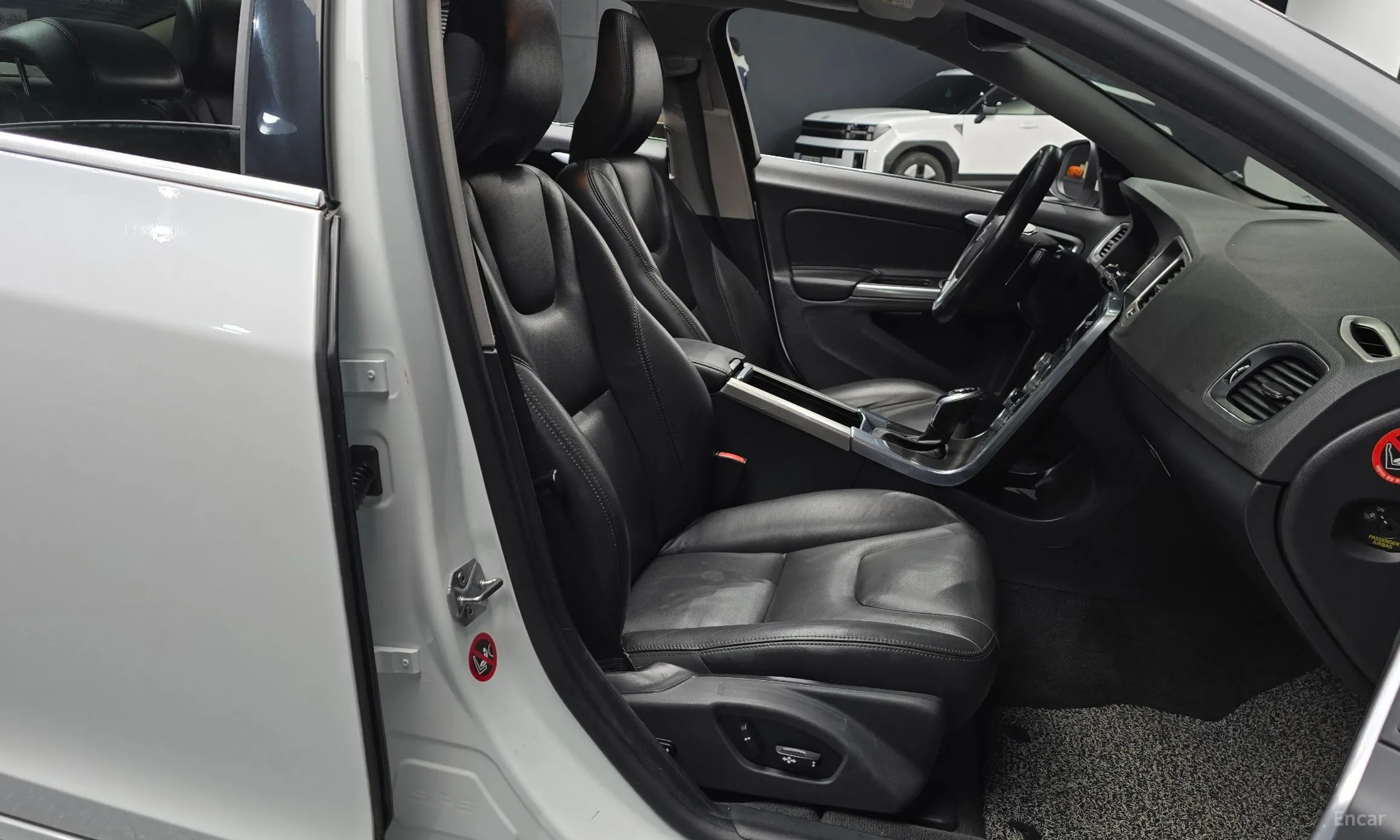 Volvo S60 превью 10