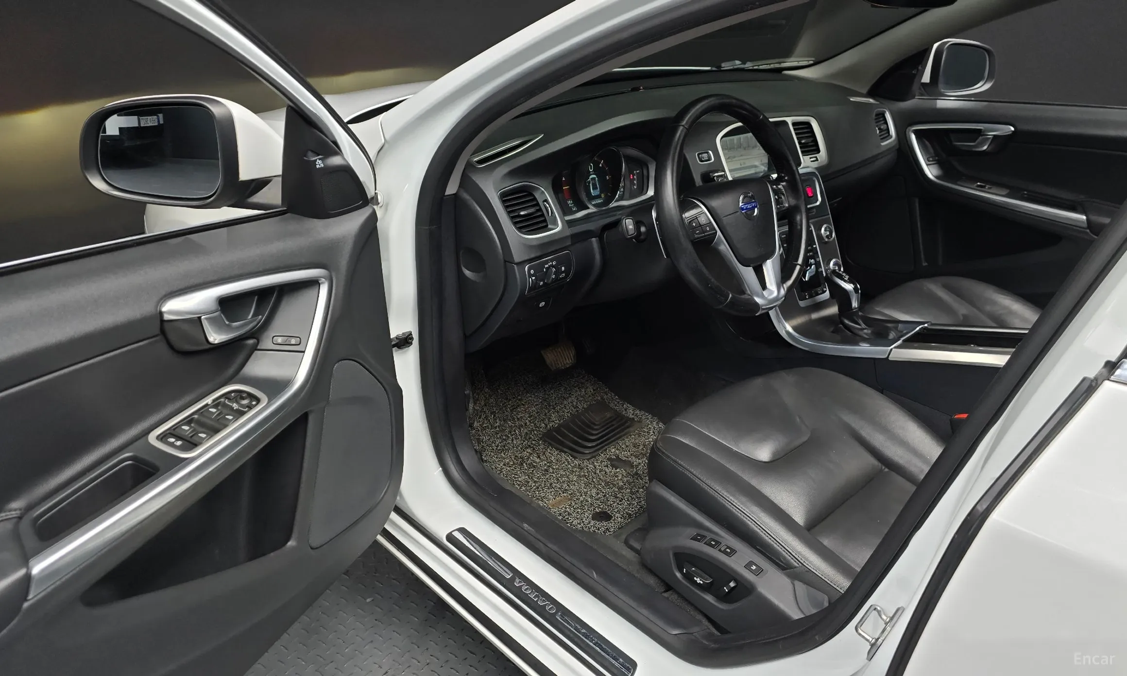 Volvo S60 превью 11