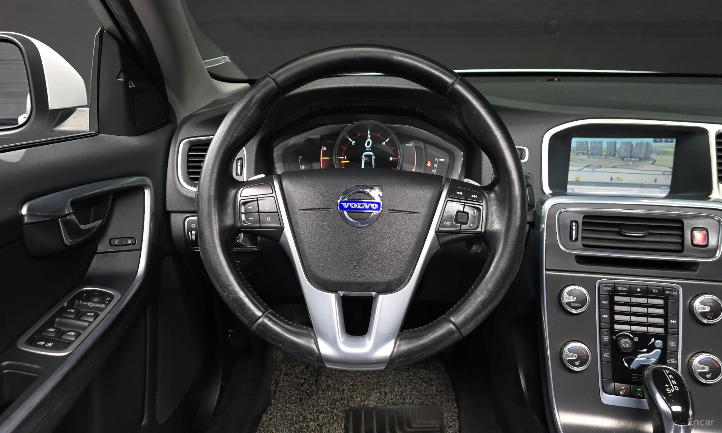 Volvo S60 превью 13