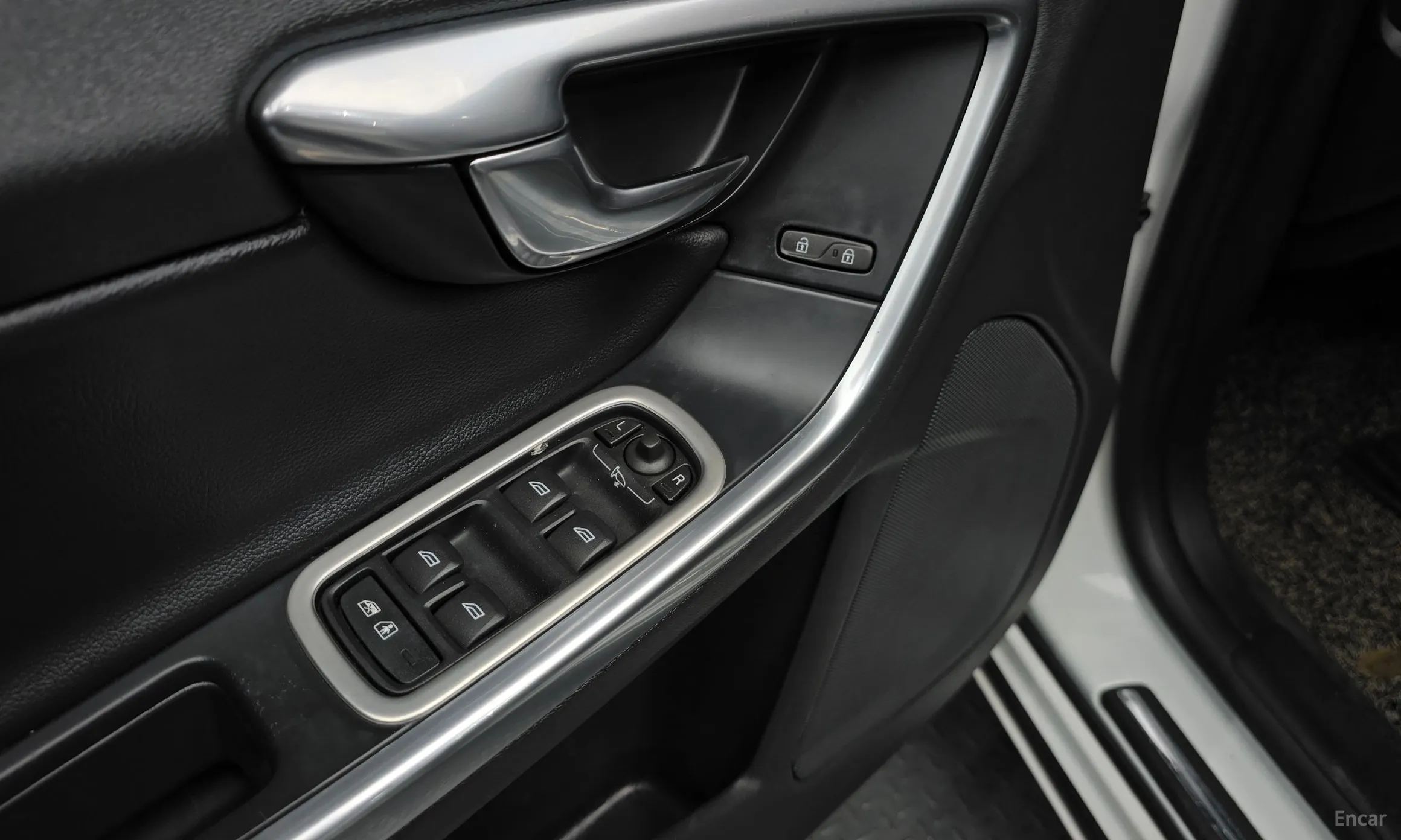 Volvo S60 превью 17