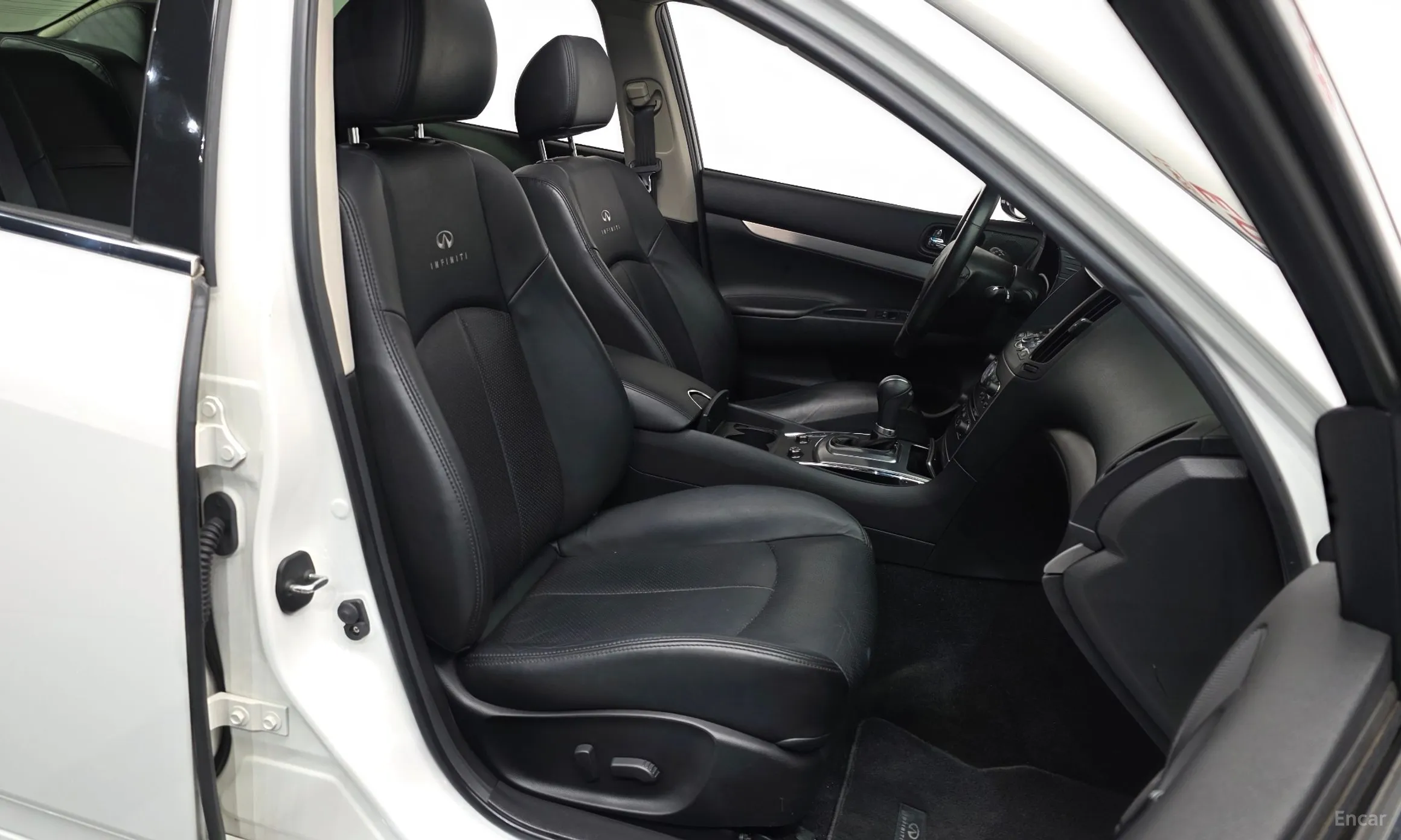 Infiniti G25 превью 10