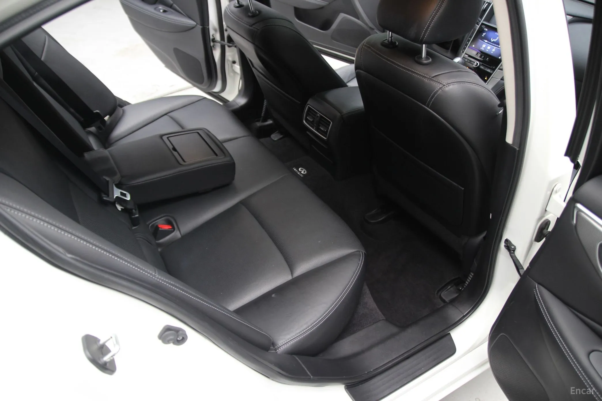 Infiniti Q50 превью 14