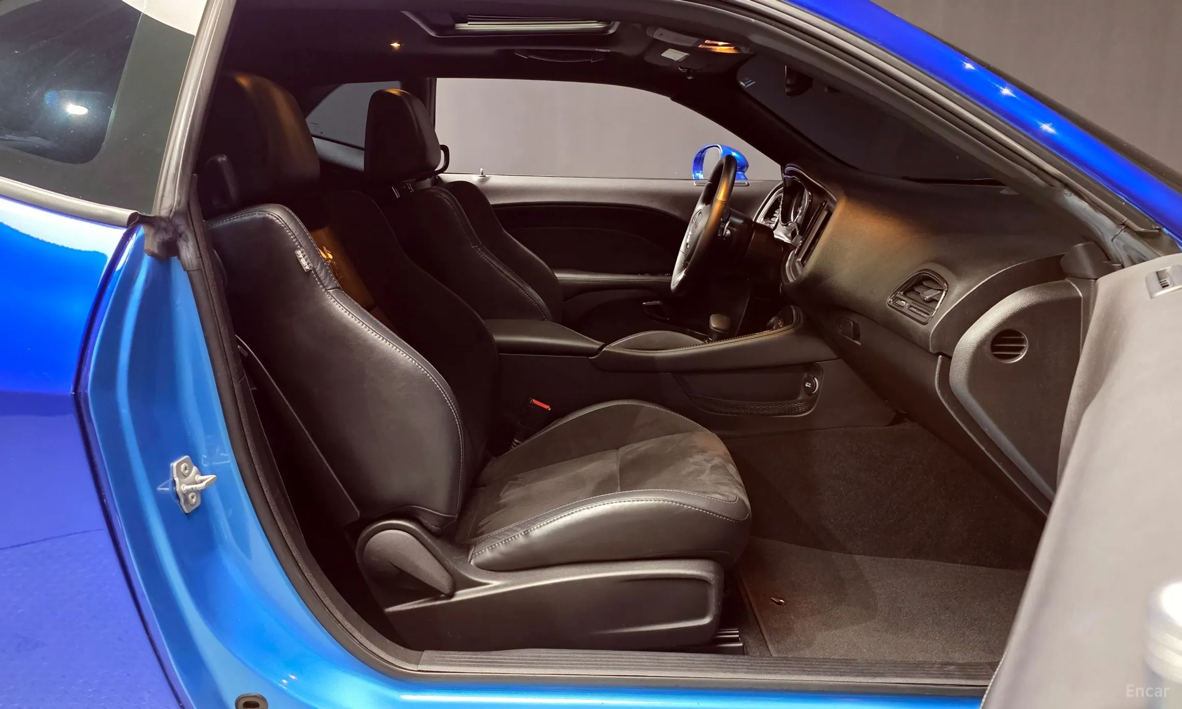 Dodge Challenger превью 11