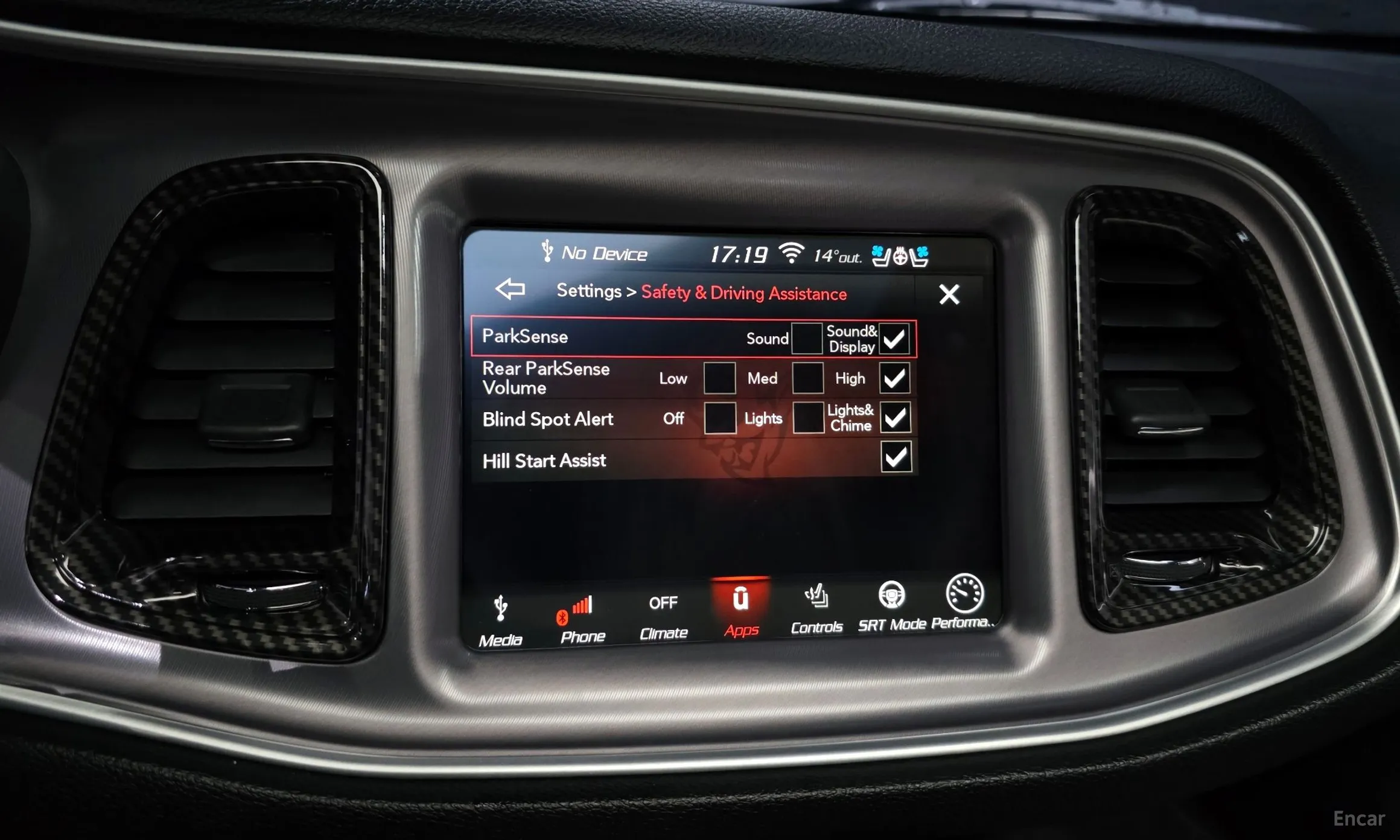 Dodge Challenger превью 16