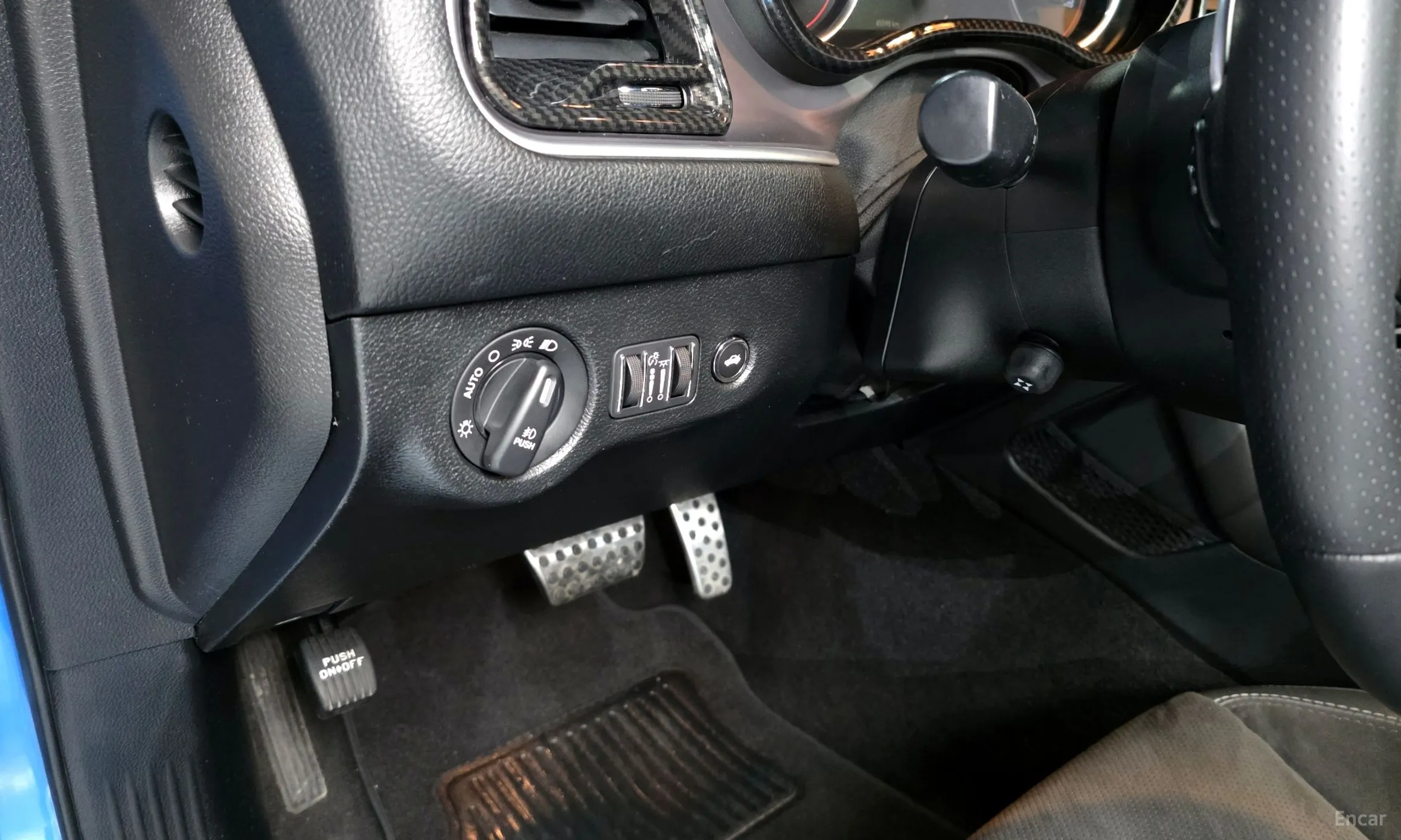 Dodge Challenger превью 17