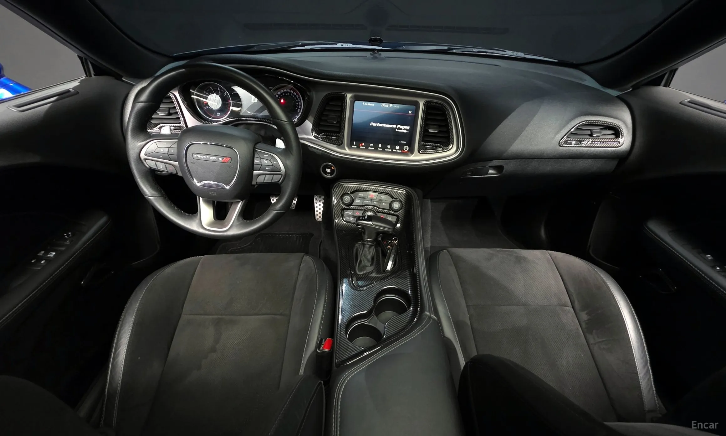 Dodge Challenger превью 7