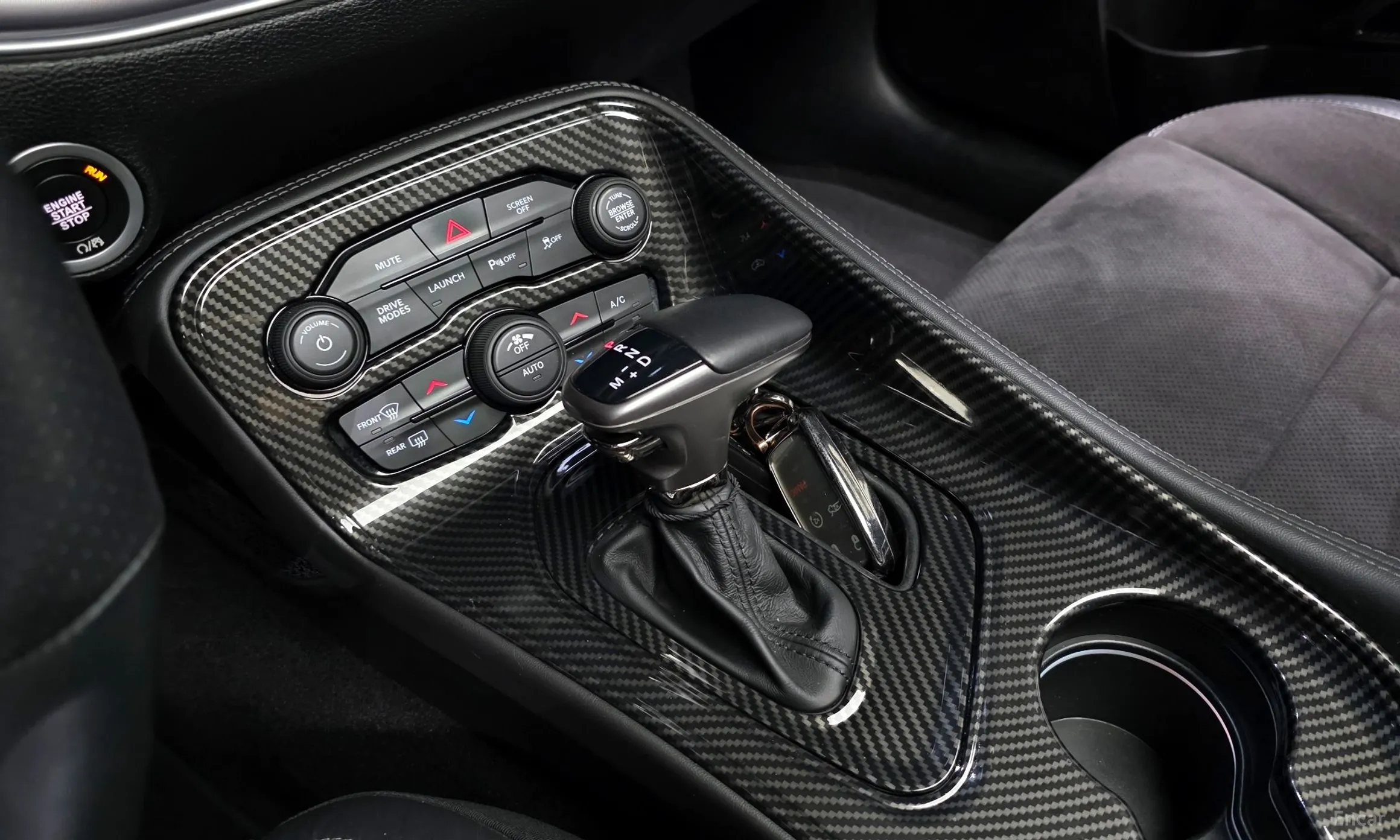 Dodge Challenger превью 9
